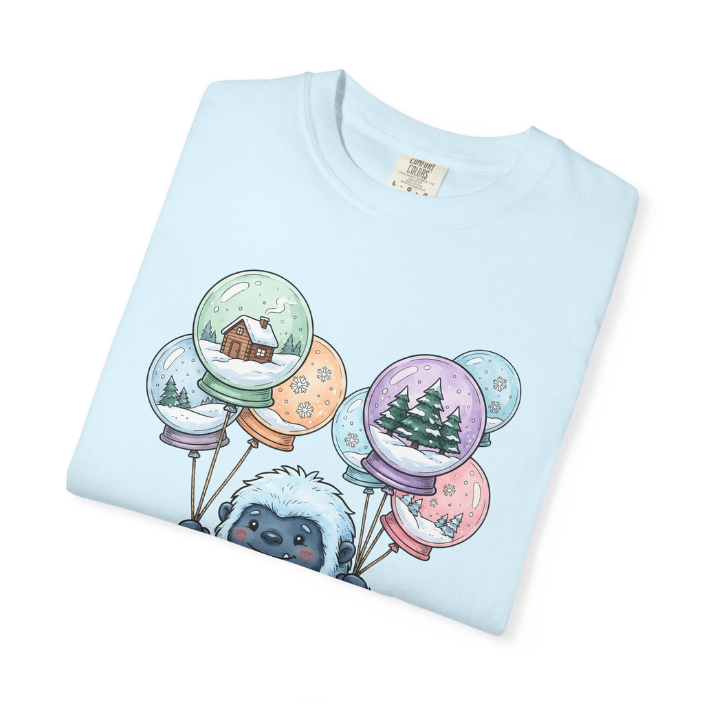 Bigfoot Snow Globe Shirt Cute Cold Gift Women Illustrated Tee Sasquatch T-Shirt Adorable Fan Illustrated Tshirt Frosty Graphic Line Art