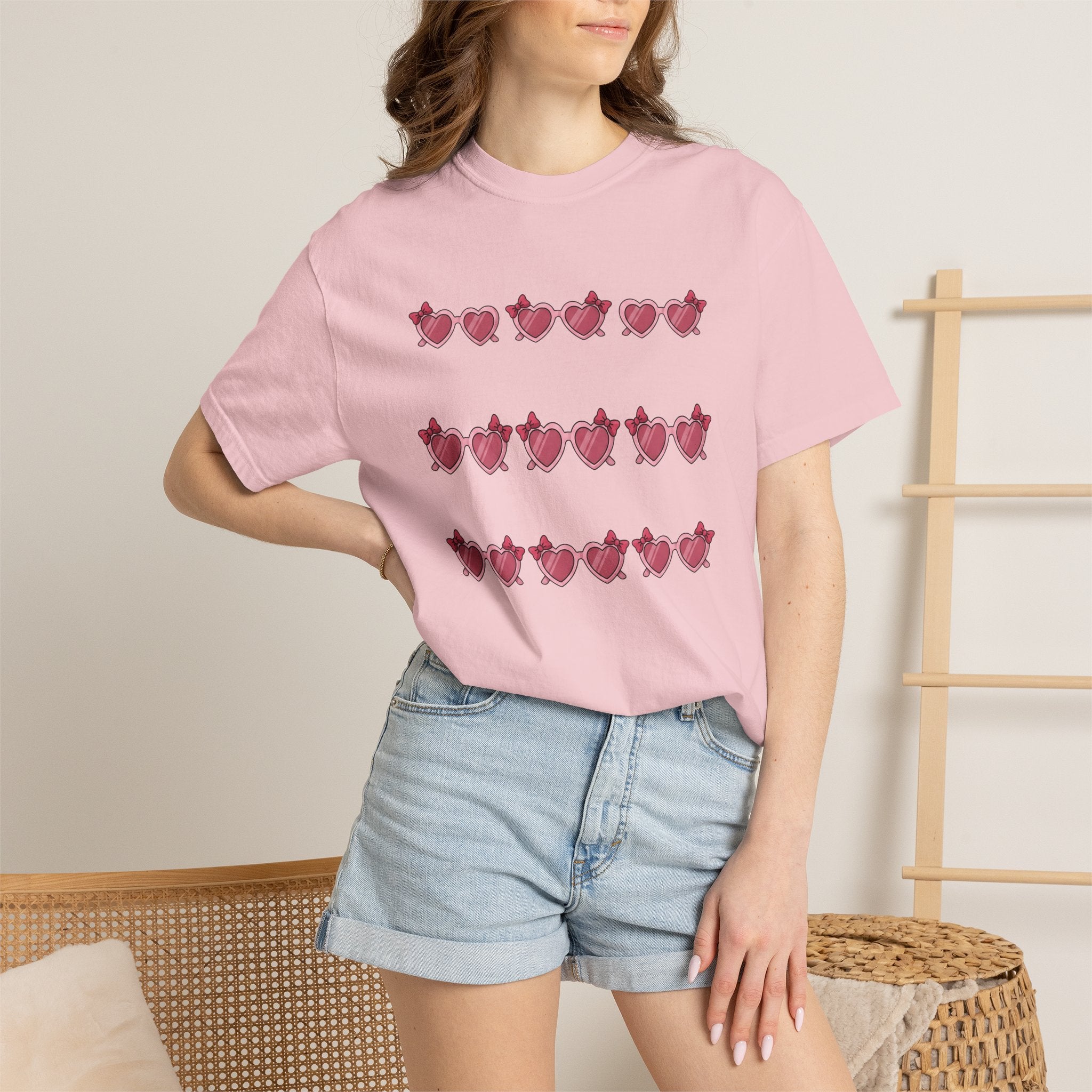 Heart Glasses Shirt Moms Adorable Gift Women Cartoon Tee Specs T-Shirt Mother Fan Spectacles Tshirt Cute Graphic Sketch Ribbon Tshirt