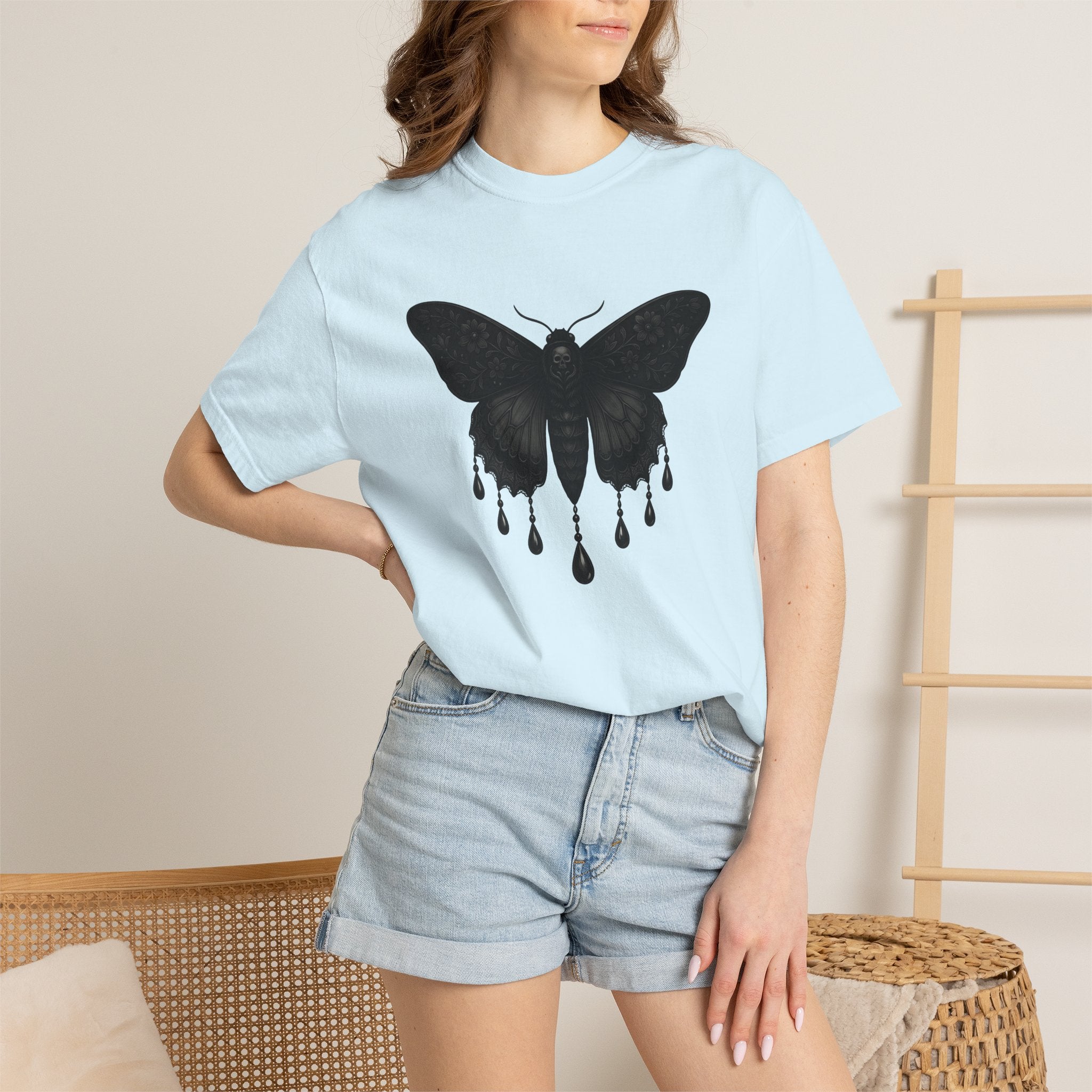 Spooky Moth Shirt Halloween Dark Gift Women Horror Art Tee Moth T-Shirt Horror Fan Macabre Graphic Tshirt Retro Bones Tshirt