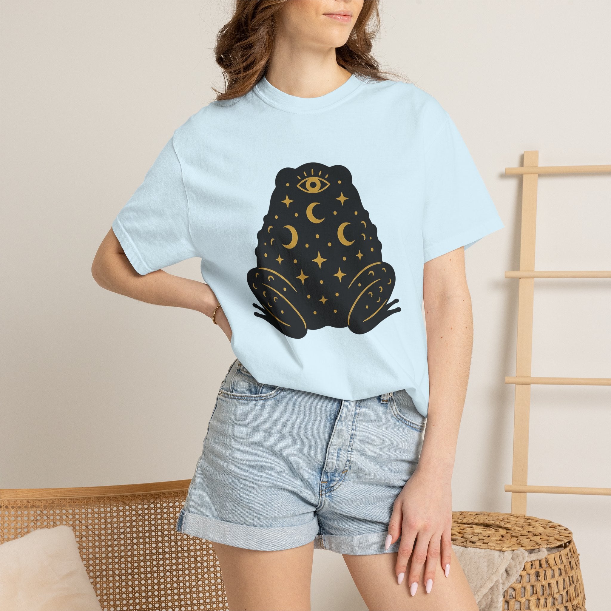 Mystical Frog Shirt Boho Chic Astrology Gift Women Minimal Tee Toad T-Shirt Bohemian Fan Simple Tshirt Zodiac Graphic Celestial Moon Tshirt