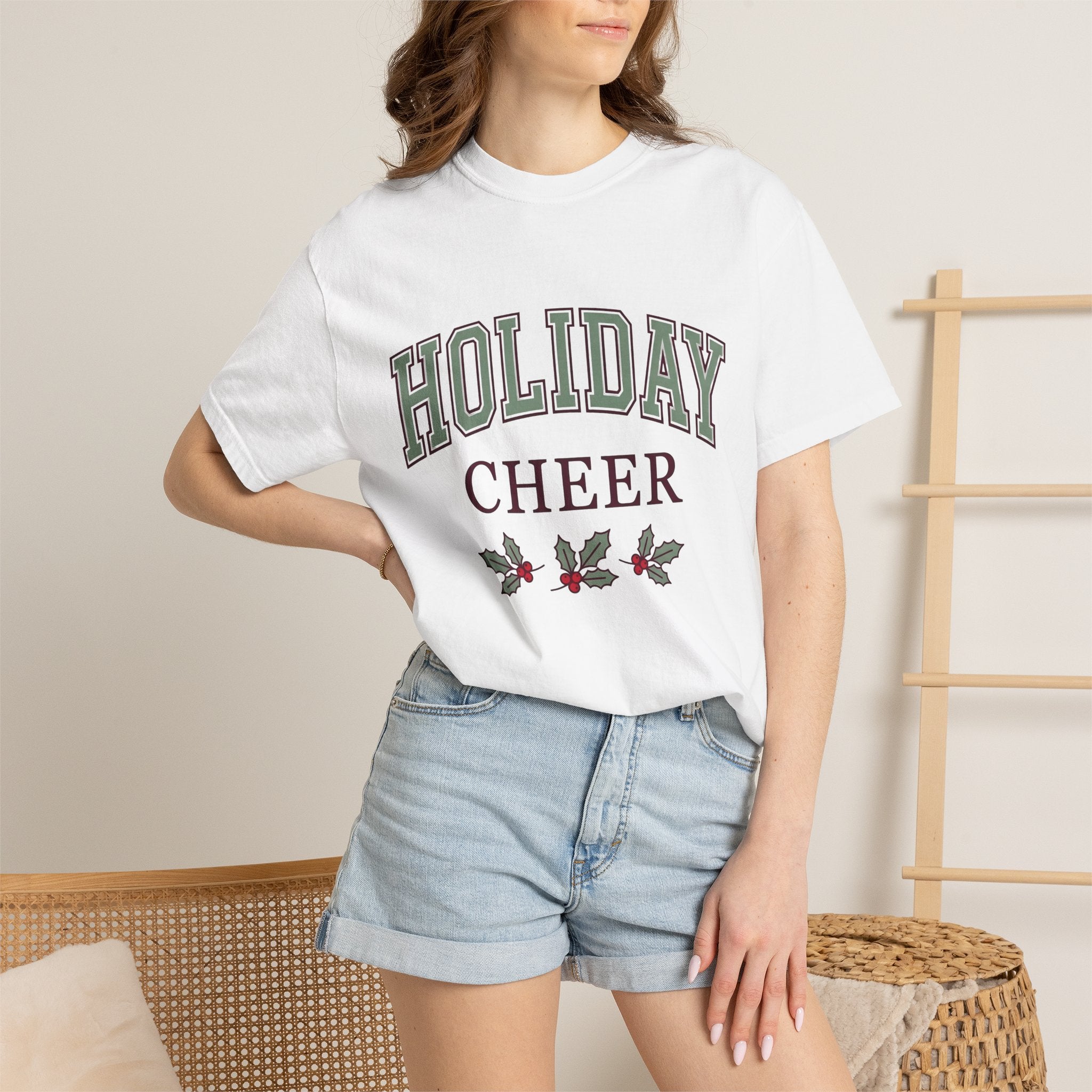 Holly Leaves Shirt Holiday Christmas Gift Women Collegiate Tee Holly T-Shirt Christmas Fan Retro Tshirt Xmas Graphic Vintage Berries Tshirt
