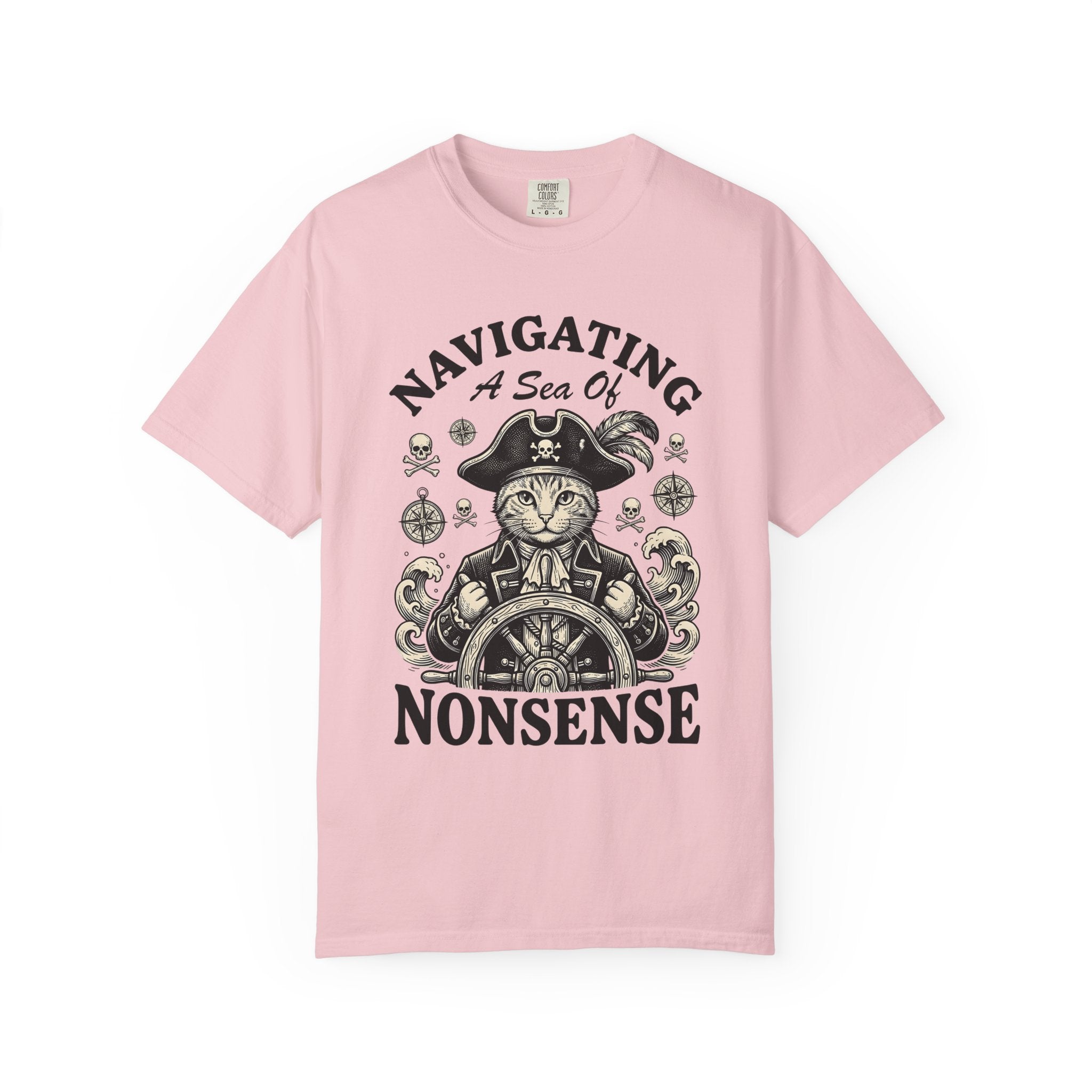 Buccaneer Cat Shirt Cat Comedy Gift Women Retro Tee Pirate Cat T-Shirt Cat Fan Swashbuckler Tshirt Humor Graphic Doodle Ship Helm Tshirt