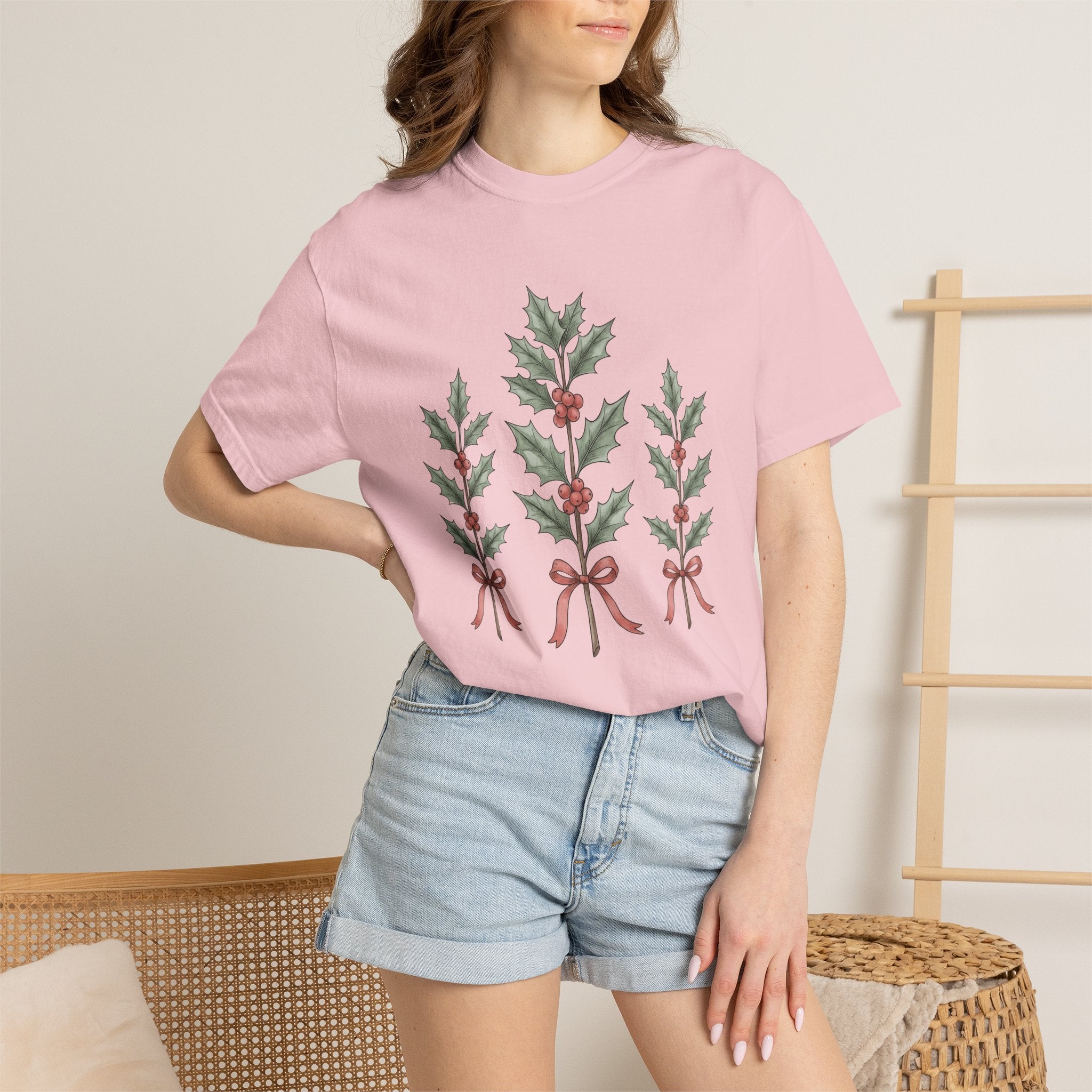 Festive Greenery Shirt Christmas Event Gift Women Leaf Art Tee Foliage T-Shirt Xmas Fan Holiday Graphic Tshirt Painted Holiday Ribbon Tshirt