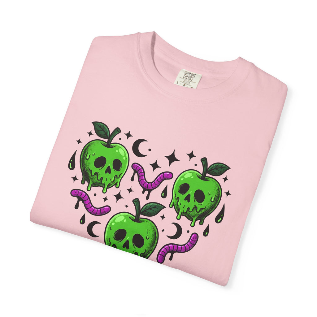 Toxic Apple Shirt Halloween Emo Gift Women Horror Tee Poisoned Apple T-Shirt Spooky Fan Macabre Tshirt Goth Graphic Line Art Grub Tshirt