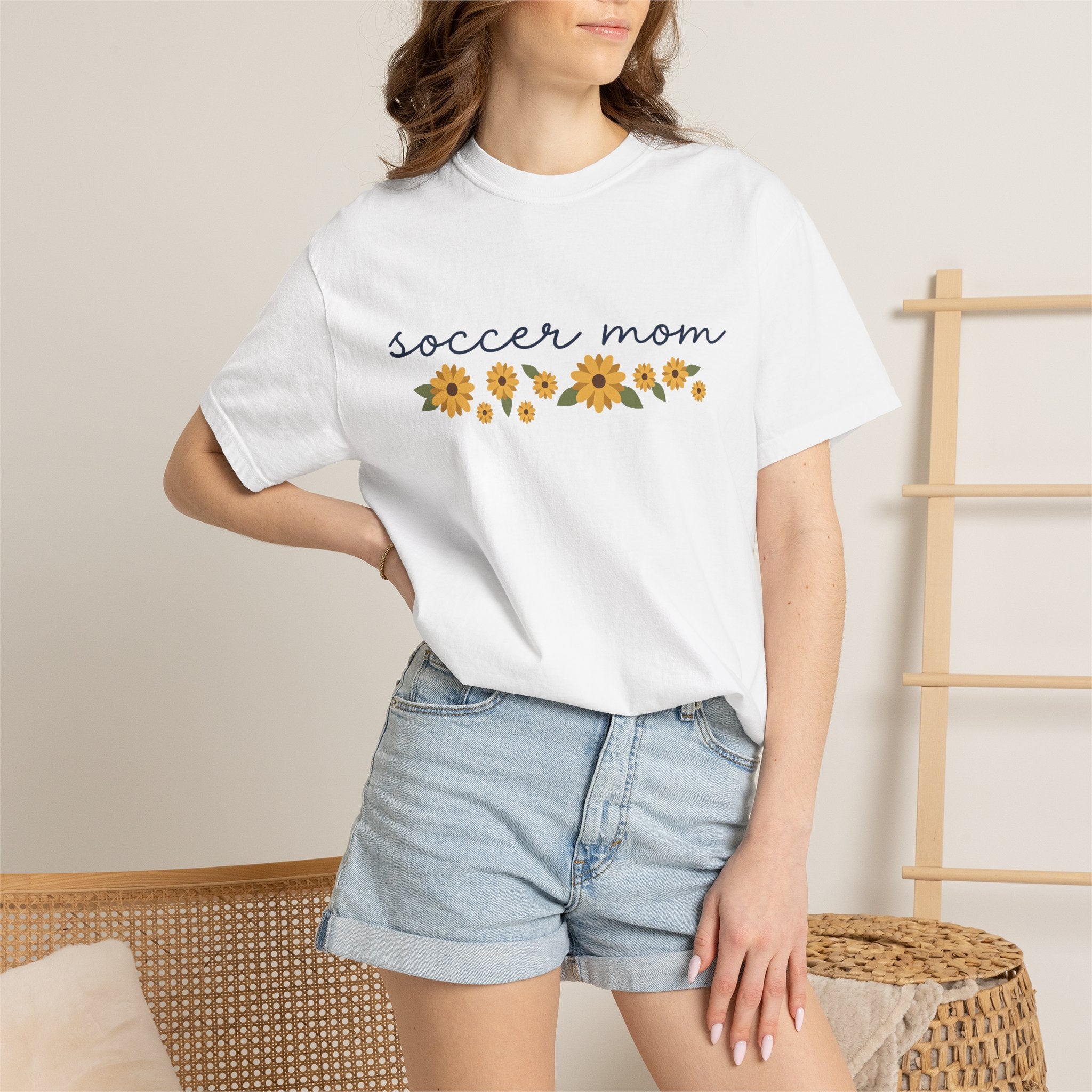 Sunflower Design Shirt Soccer Mom Fitness Gift Women Rustic Tee Sunflower T-Shirt Mom Fan Country Tshirt Athlete Graphic Clean Bloom Tshirt