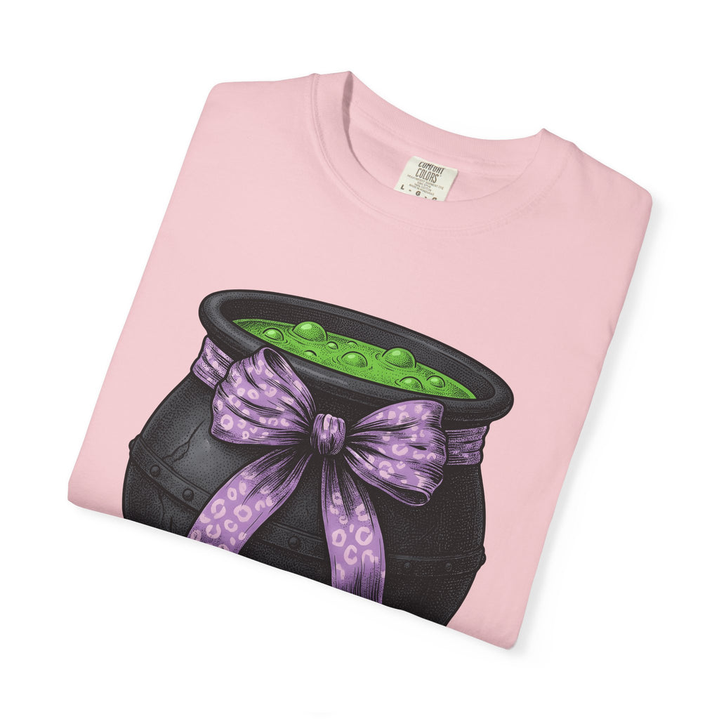 Magic Cauldron Shirt Halloween Sorcery Gift Women Dark Tee Cauldron T-Shirt Horror Fan Gothic Tshirt Witchcraft Graphic Retro Ribbon Tshirt