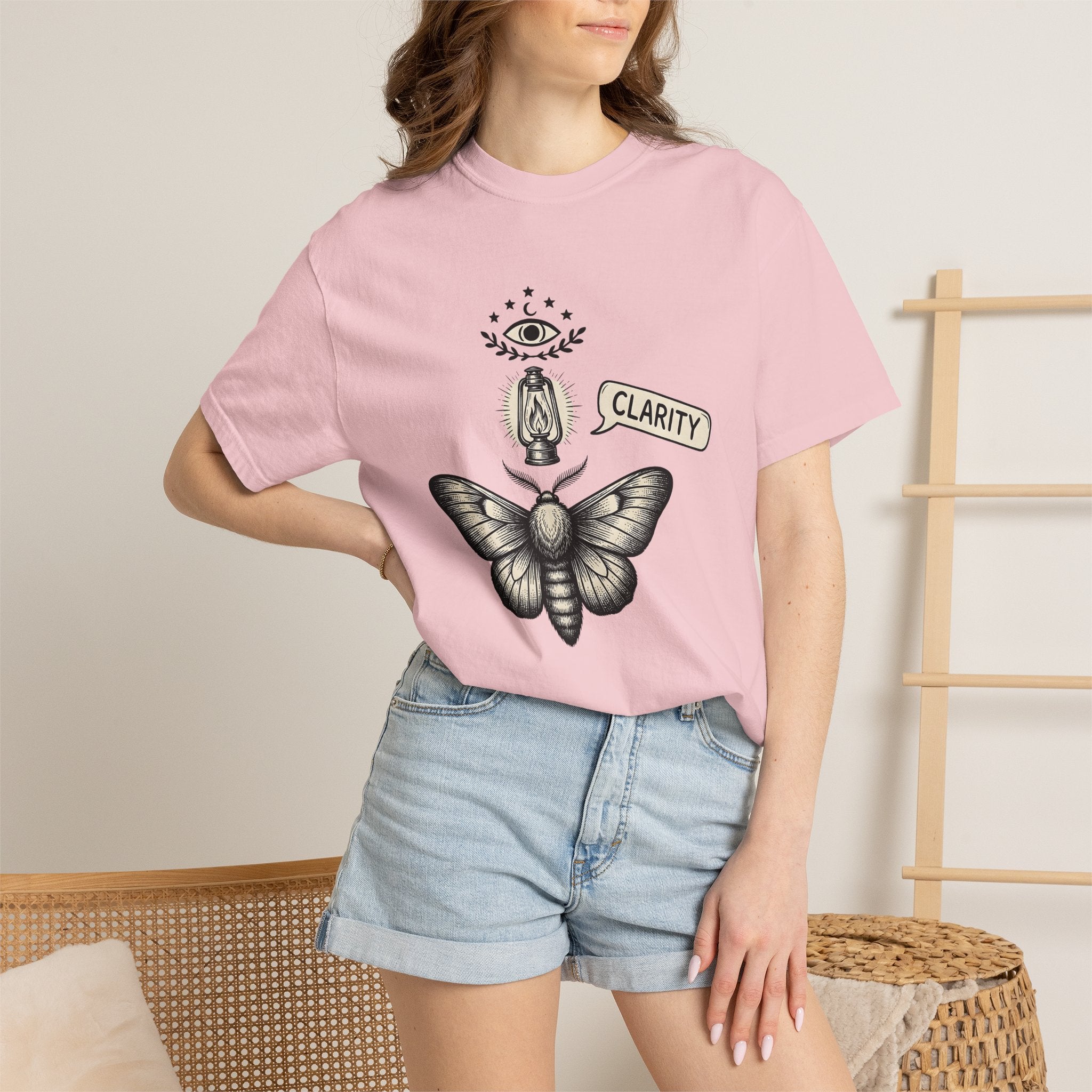 Moth Design Shirt Animals Magic Gift Women Rustic Tee Moth T-Shirt Creature Fan Vintage Tshirt Mystical Graphic Retro Light Tshirt