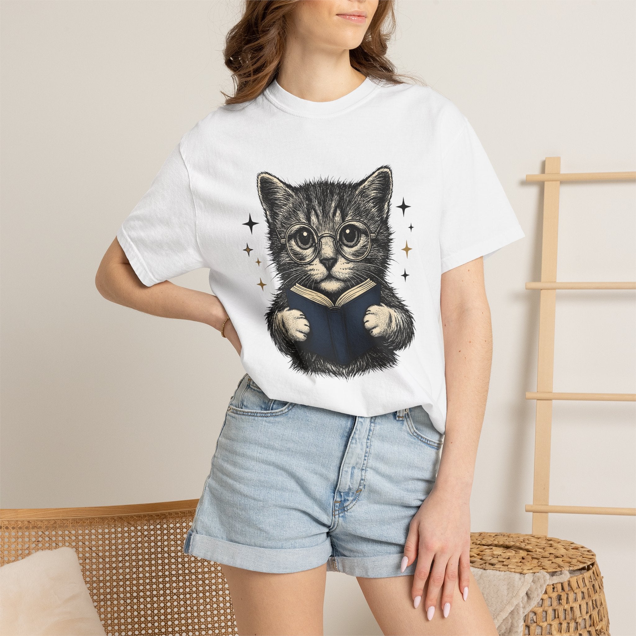 Cat Reading Shirt Cat Novels Gift Women Cartoon Tee Kitten T-Shirt Feline Fan Comic Tshirt Book Graphic Antique Reading Glasses Tshirt