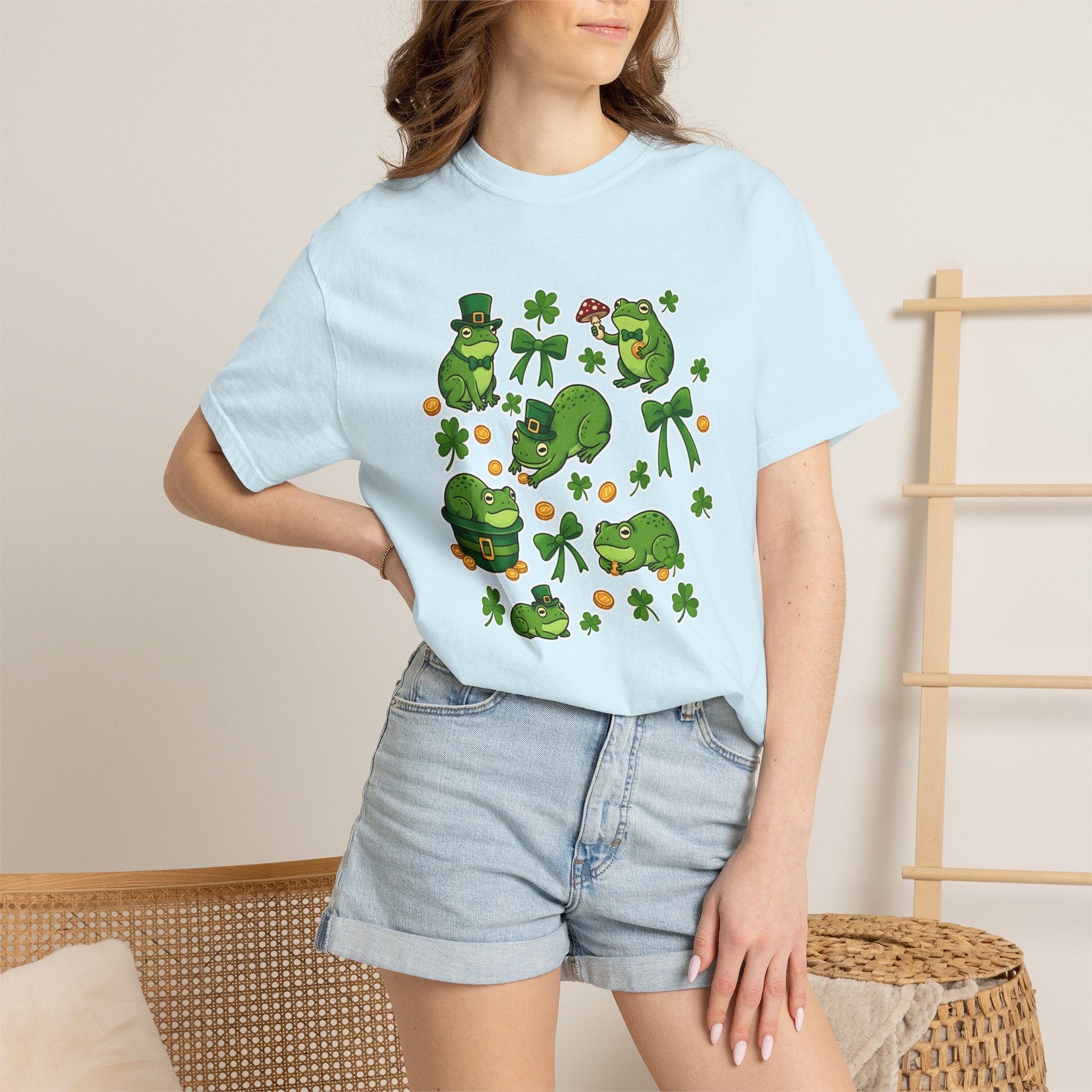 Frog Illustration Shirt St Patrick's Day Wildlife Gift Women Cute Tee Toad T-Shirt Luck Fan Kawaii Tshirt Animal Graphic Comic Clover Tshirt