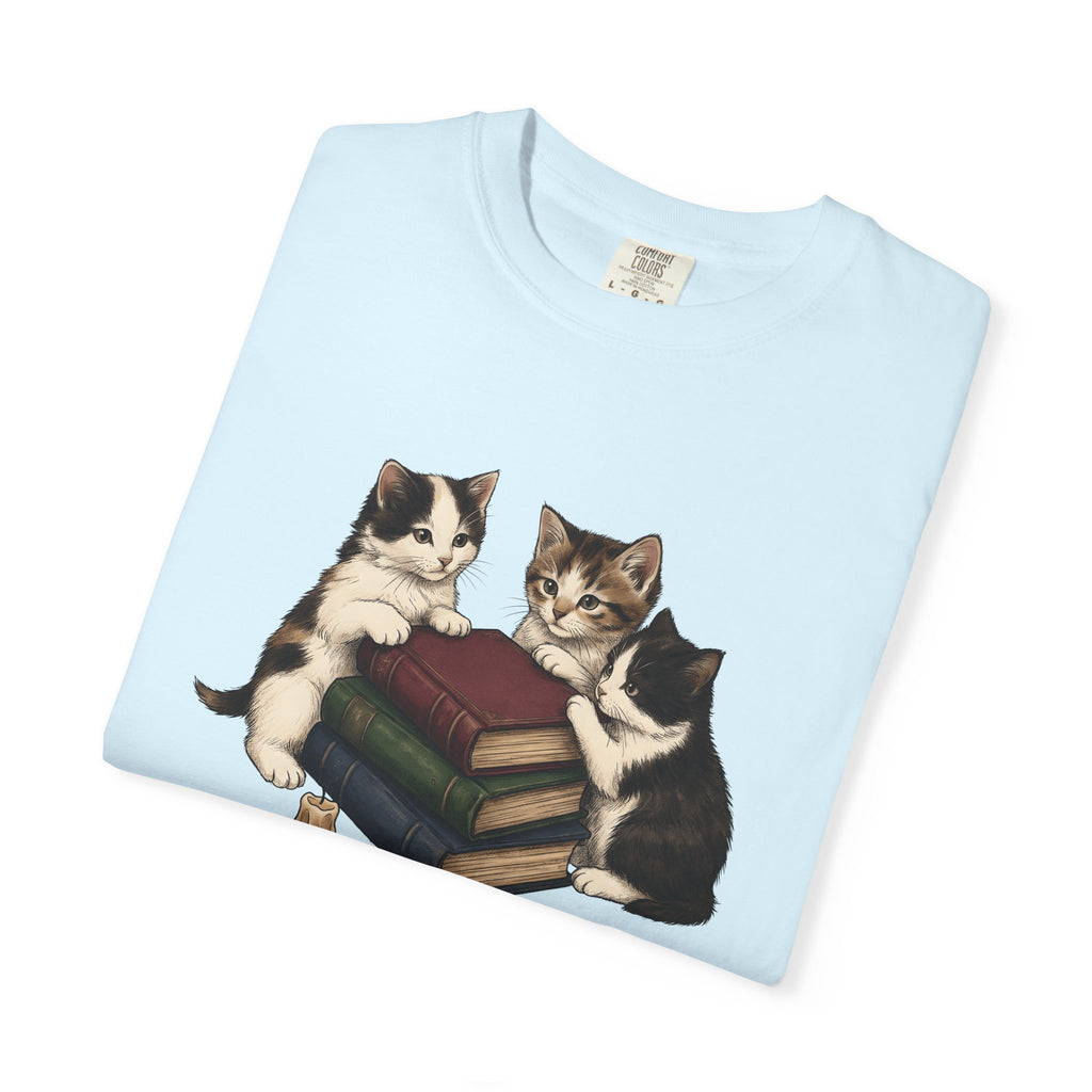 Kitten Stack Shirt Cat Bookworm Gift Women Hand Drawn Tee Kitten Pile T-Shirt Cat Fan Illustrated Design Book Graphic Vintage Books Tshirt