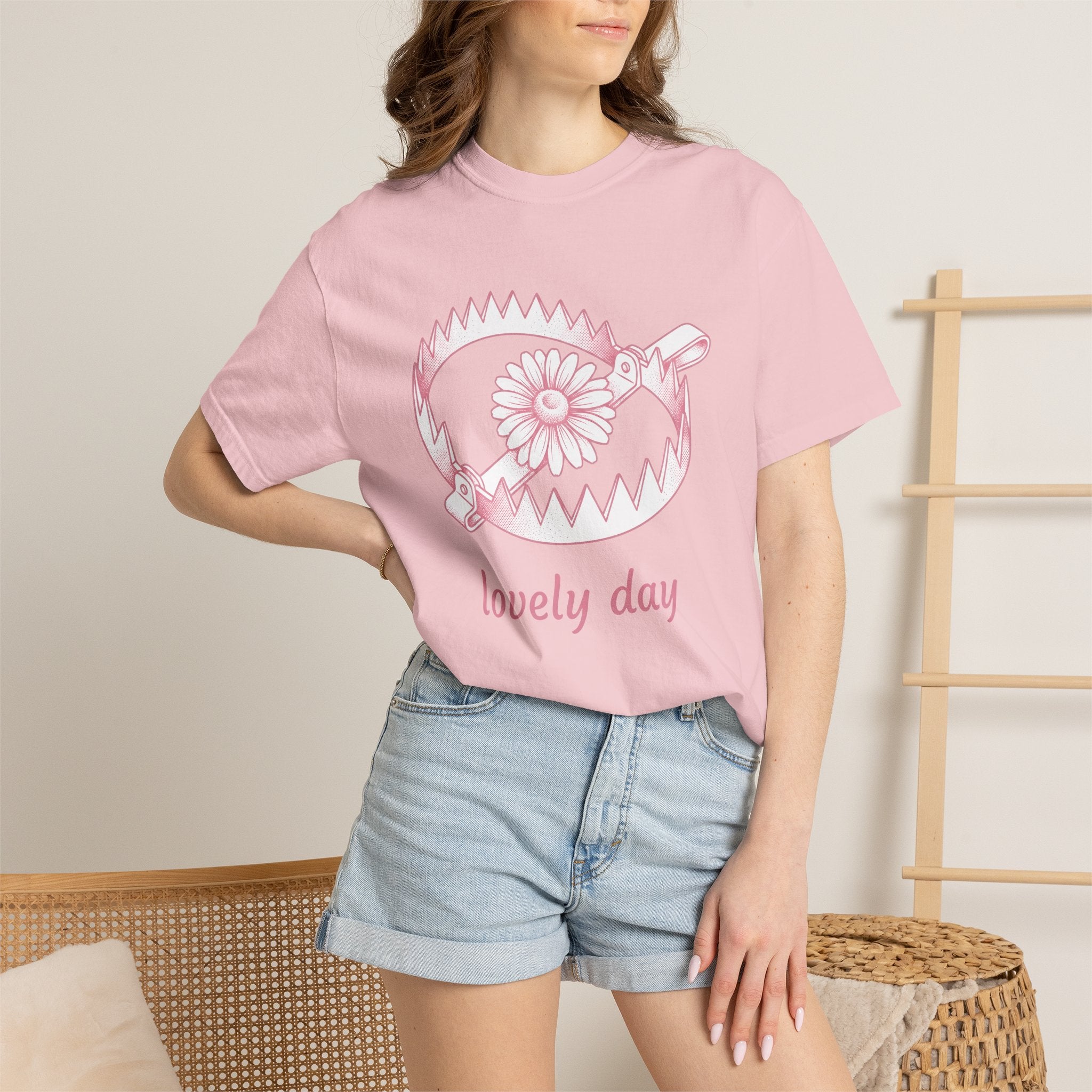 Daisy Bloom Catcher Shirt Boho Chic Style Gift Women Sketch Tee Flower Arranger T-Shirt Bohemian Fan Drawing Design Simple Flower Tshirt