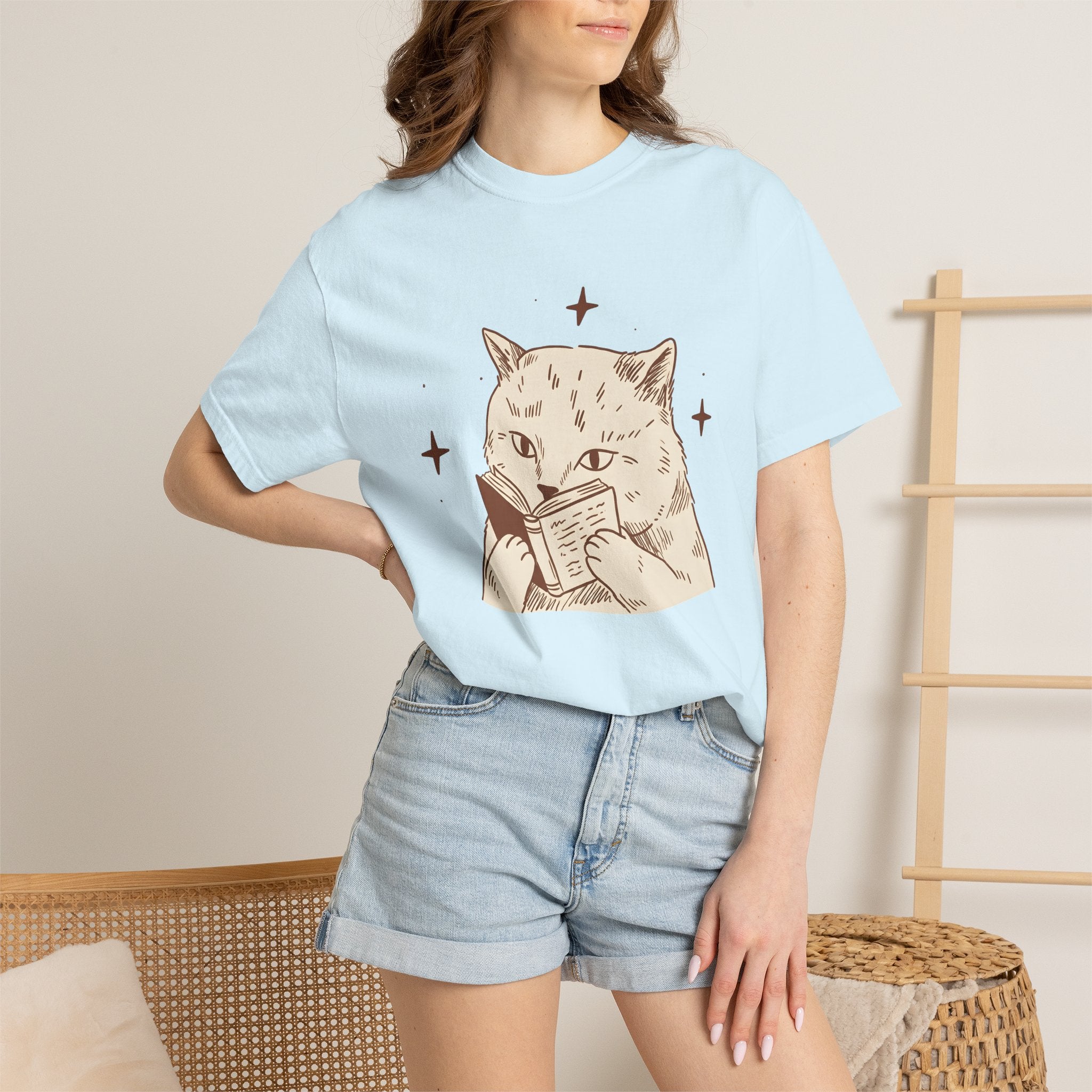 Cat Reading Shirt Cat Bookworm Gift Women Hand Drawn Tee Kitty T-Shirt Feline Fan Illustrated Graphic Vintage Stars Tshirt