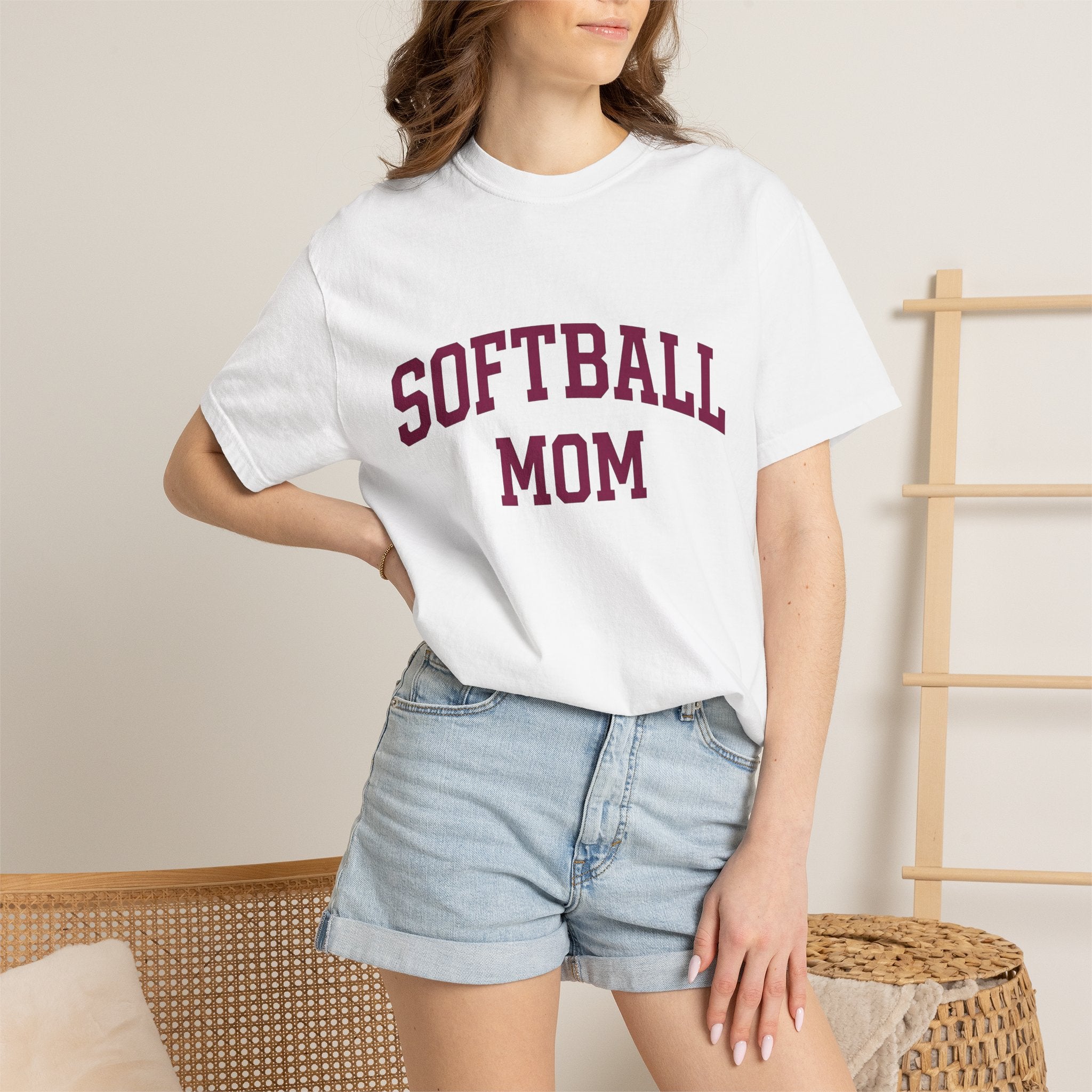 Varsity Font Shirt Softball Mom Recreation Gift Women Thick Tee Lettering T-Shirt Mom Fan Typography Tshirt Leisure Graphic Classic