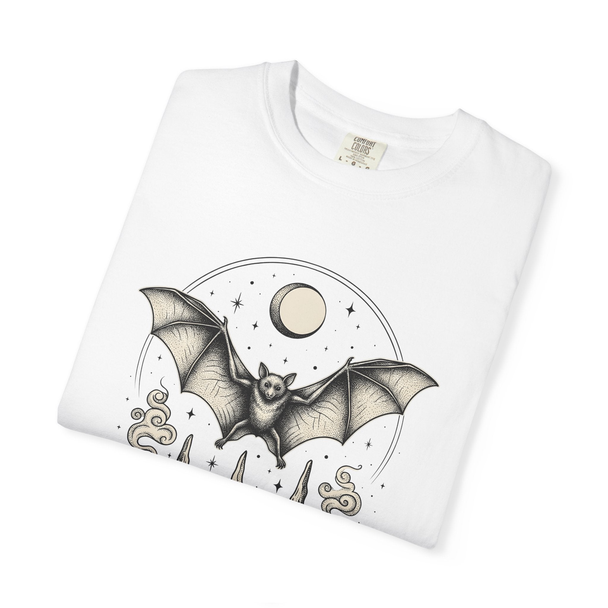 Bat Silhouette Shirt Boho Chic Spooky Gift Women Supernatural Tee Bat T-Shirt Hippie Fan Mystical Tshirt Horror Graphic Classic Night Moon