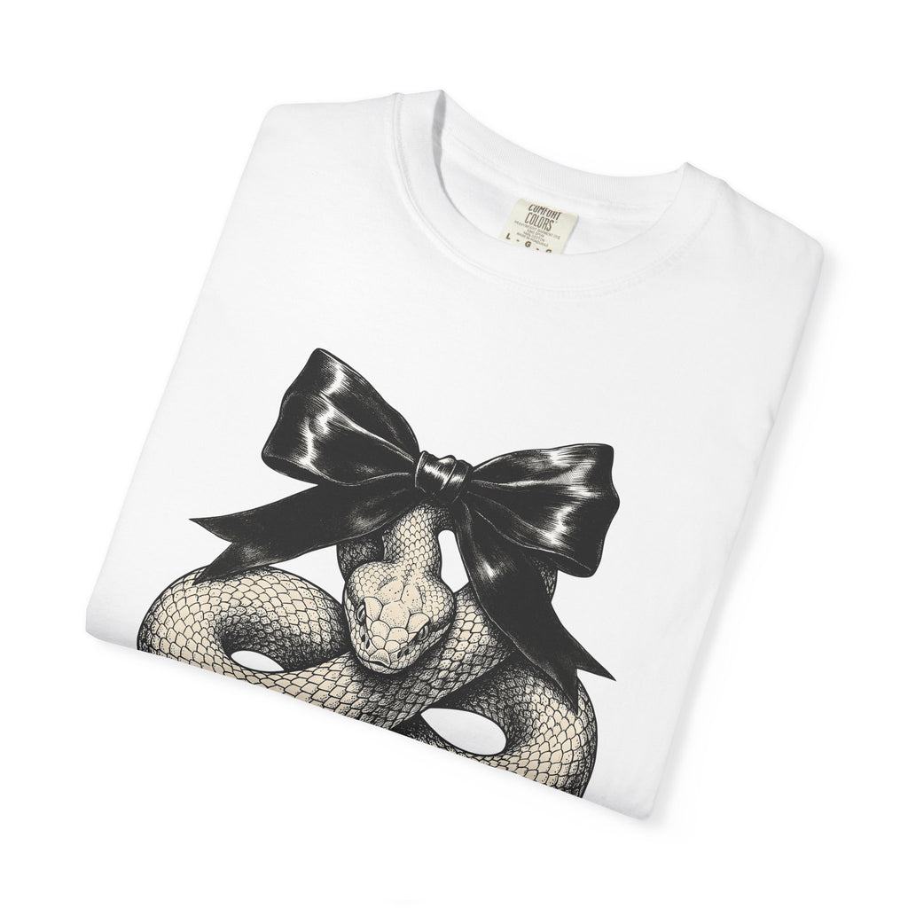 Serpent Bow Shirt Boho Chic Occult Gift Women Dark Tee Snake T-Shirt Bohemian Enthusiast Gothic Tshirt Mystic Graphic Retro Bow Tshirt