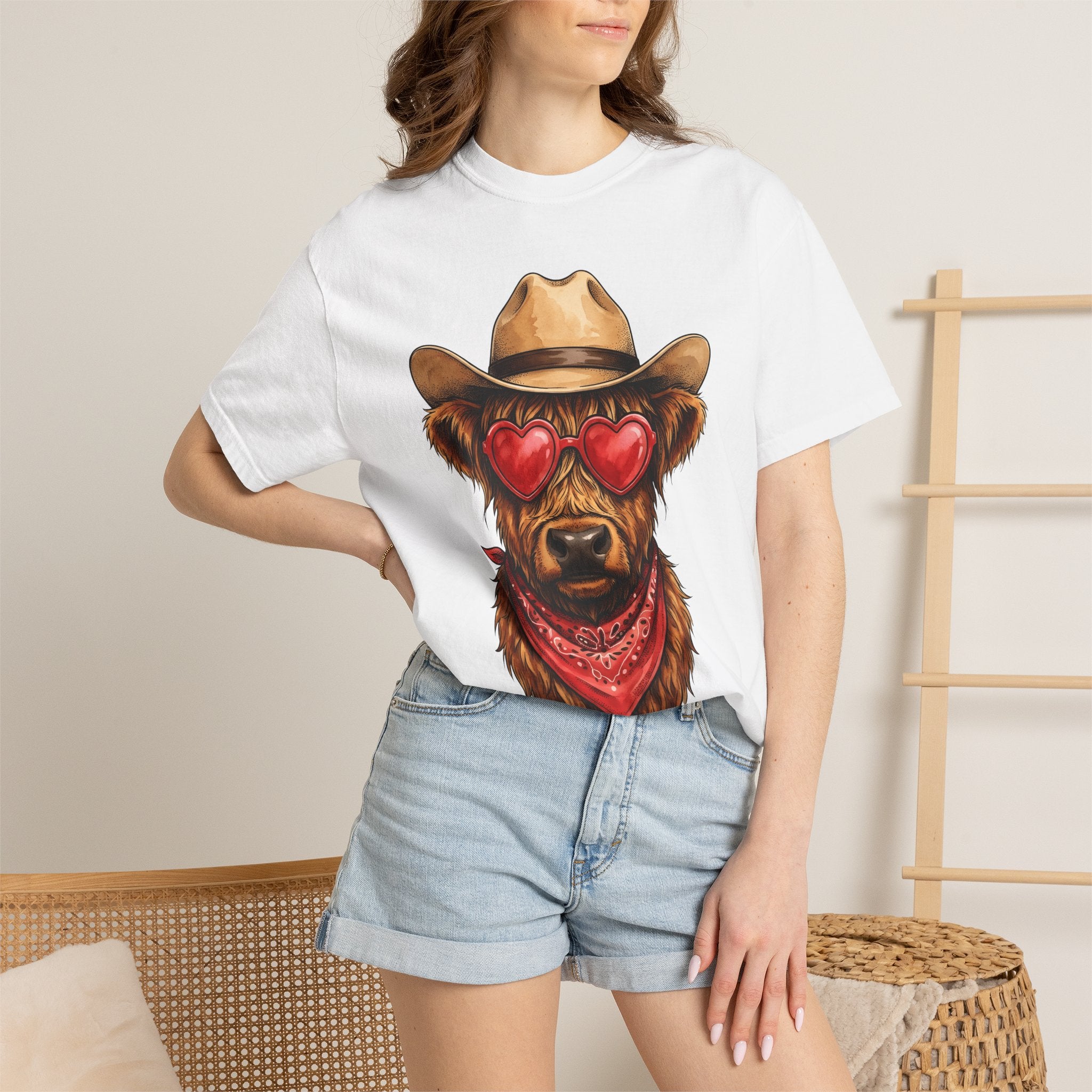 Scottish Cow Shirt Cowgirl Cowboy Gift Women Bohemian Tee Highland Cow T-Shirt Rodeo Fan Western Tshirt Cowboy Graphic Retro Heart Glasses