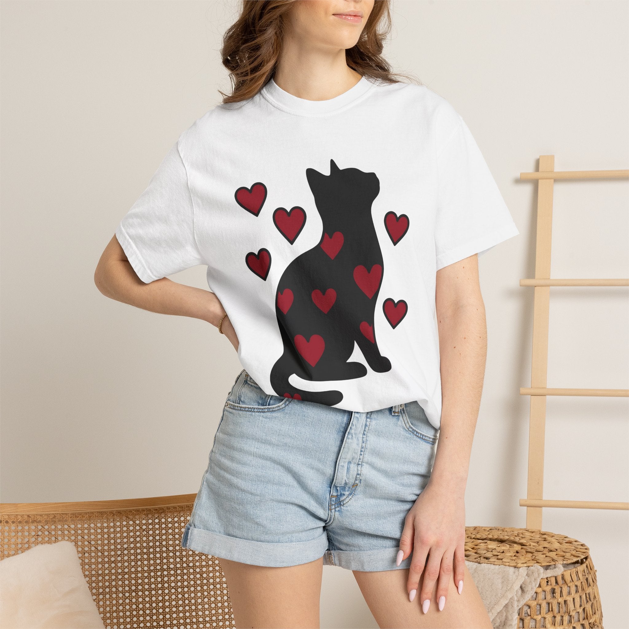 Black Pussycat Shirt Cat Affection Gift Women Understated Tee Cat T-Shirt Feline Fan Kitty Tshirt Love Graphic Trendy Heart Icons Tshirt