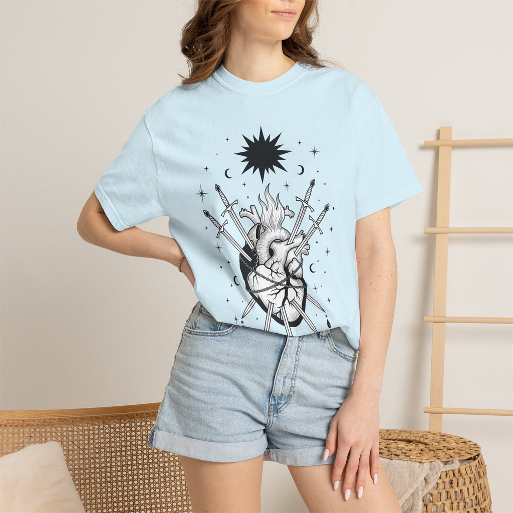 Heart Swords Shirt Boho Chic Mysticism Gift Women Old School Tee Sword T-Shirt Bohemian Enthusiast Retro Tshirt Spiritual Graphic Mysterious