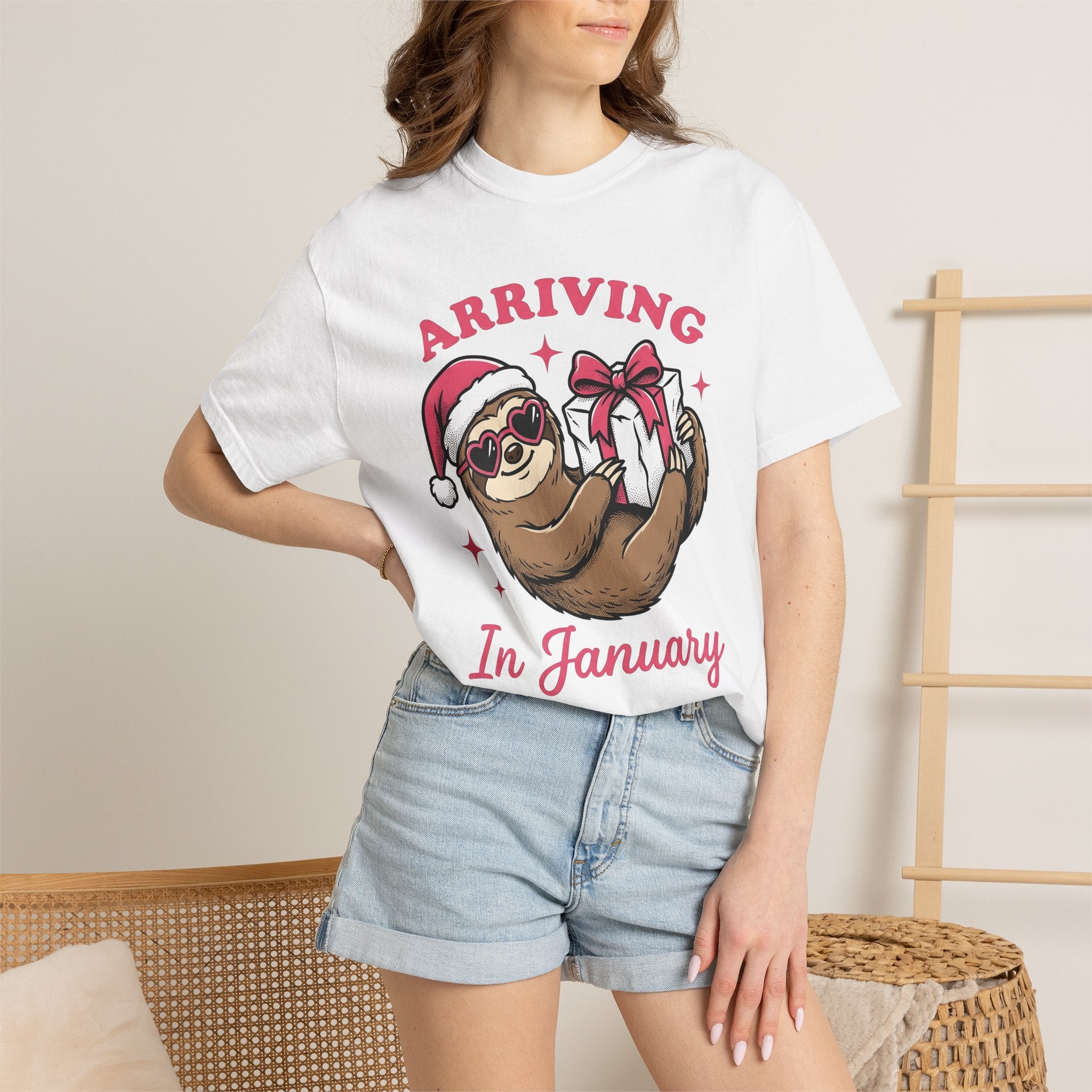 Sloth Present Shirt Christmas Maternity Gift Women Comic Tee Sloth Gift T-Shirt Xmas Fan Funny Tshirt Pregnant Graphic Vintage Christmas Hat