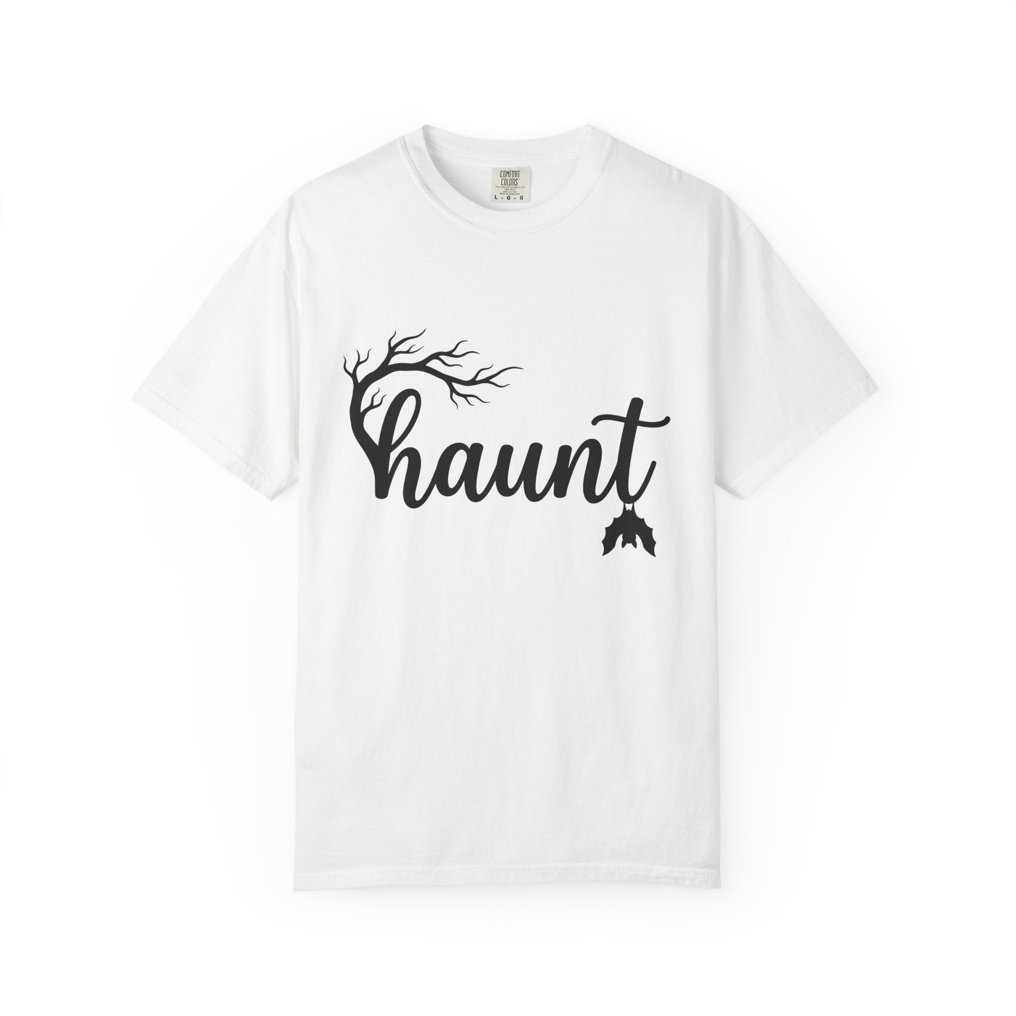 Haunted Tree Shirt Halloween Thriller Gift Women Dark Tee Ghost Tree T-Shirt Horror Fan Spooky Tshirt Suspense Graphic Simple Flying Bat