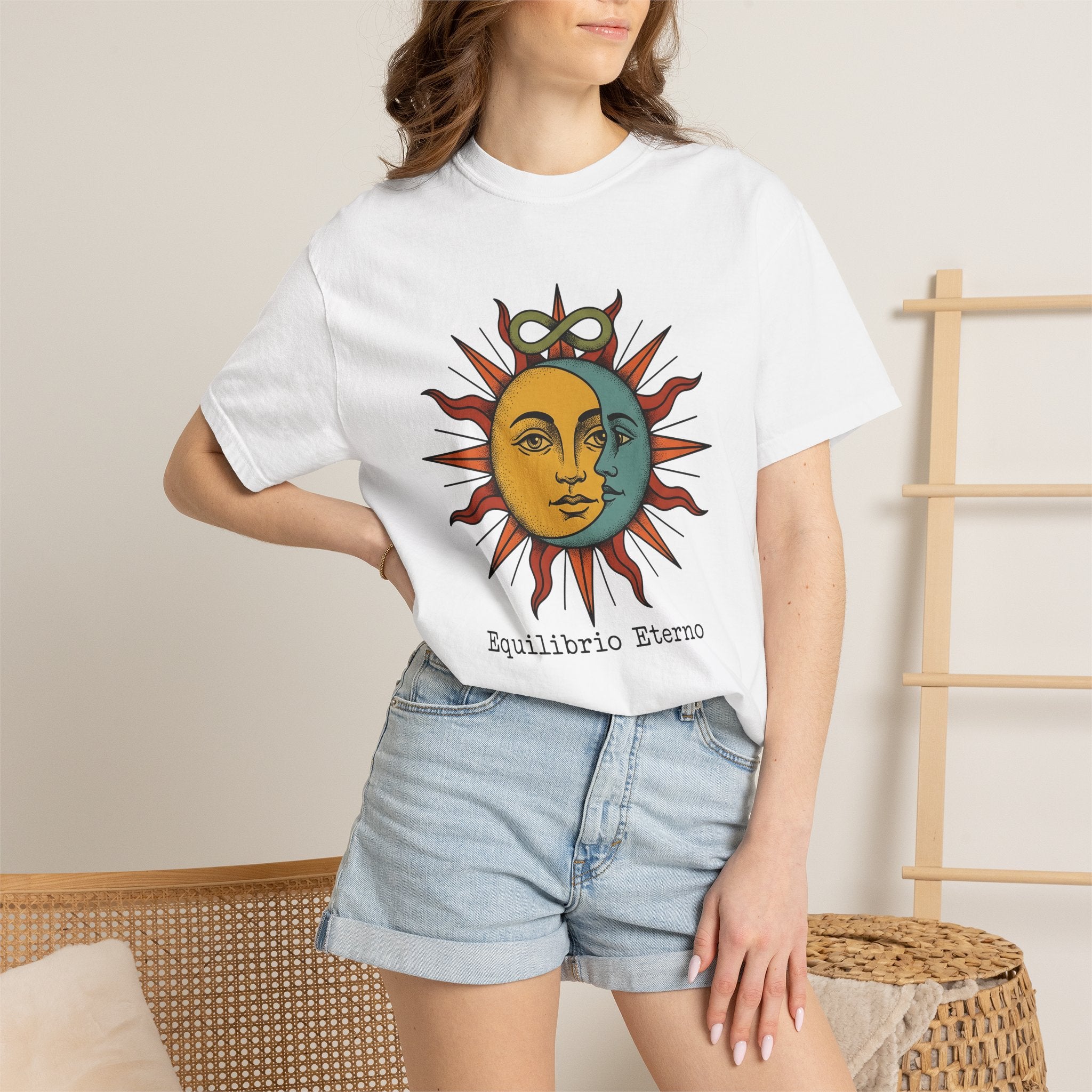 Sun Moon Face Shirt Boho Chic Spiritual Gift Women Celestial Tee Lunar T-Shirt Bohemian Enthusiast Astrology Graphic Tshirt Vintage Infinity