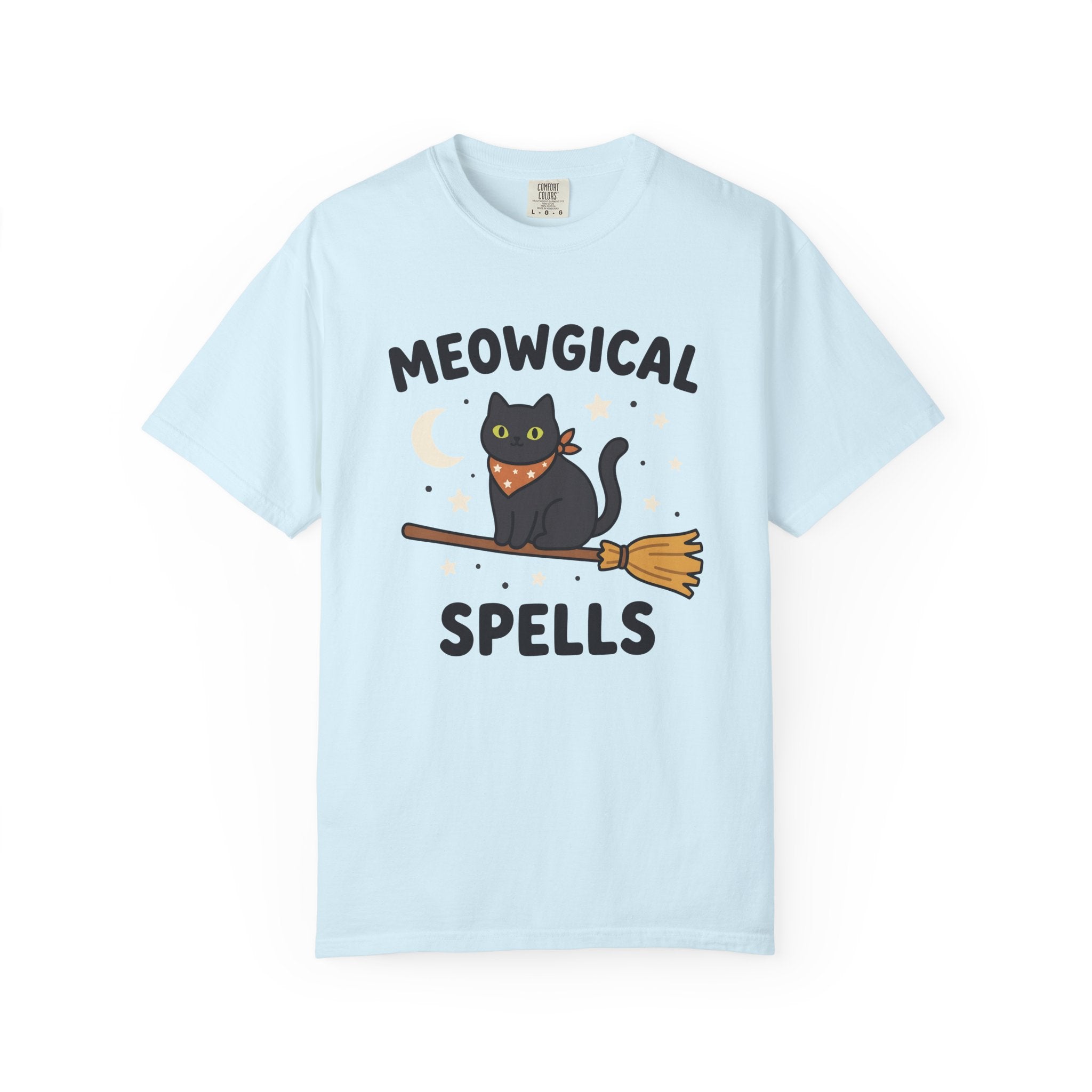 Black Cat Broom Shirt Halloween Cat Gift Women Cute Tee Witch Broomstick T-Shirt Halloween Fan Kitty Graphic Cat Lady Illustration Cartoon