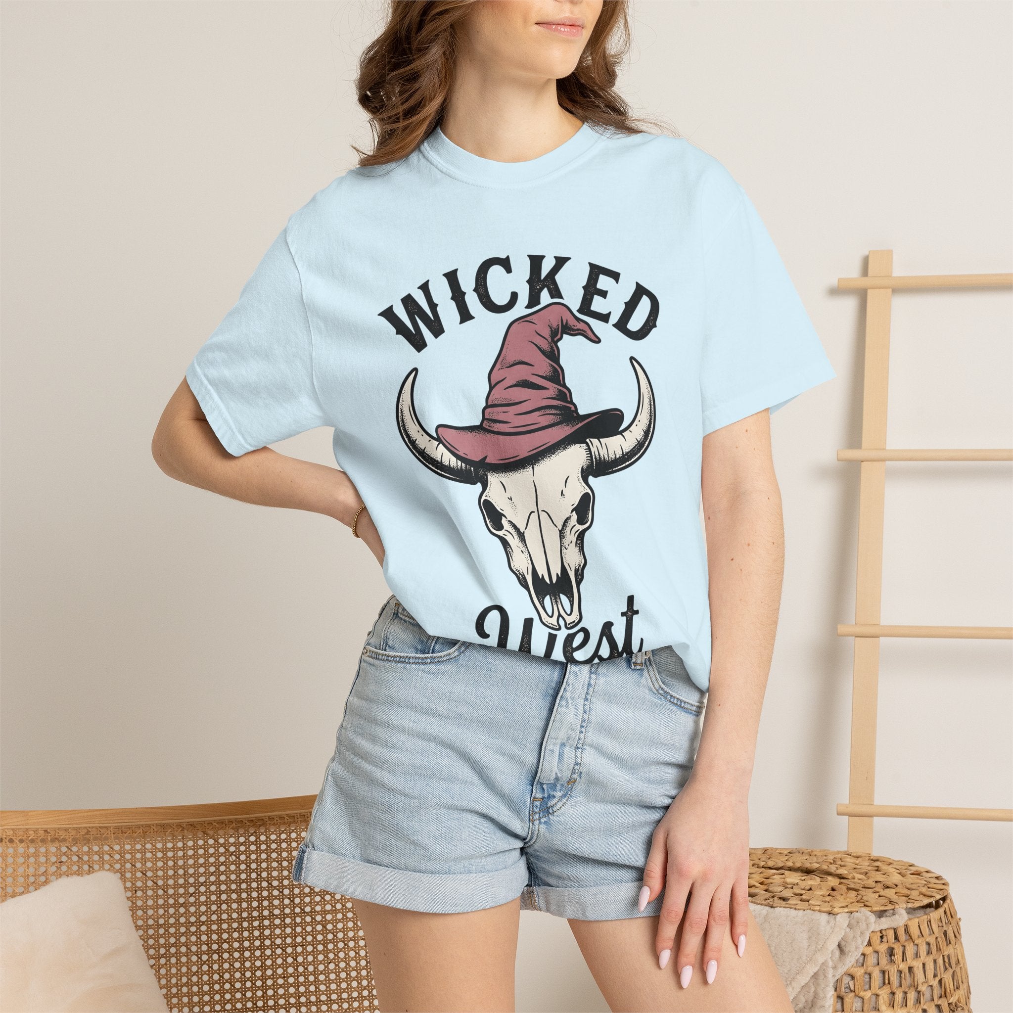 Cow Skull Hat Shirt Halloween Dark Gift Women Hand Drawn Tee Skull Cap T-Shirt Horror Fan Illustrated Tshirt Gothic Graphic Cowboy Witch Hat