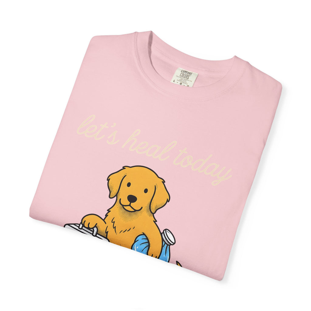 Golden Retriever Shirt Nurses Dog Gift Women Cartoon Tee Retriever T-Shirt Nurse Enthusiast Caricature Tshirt Dog Graphic Hand Drawn Medical