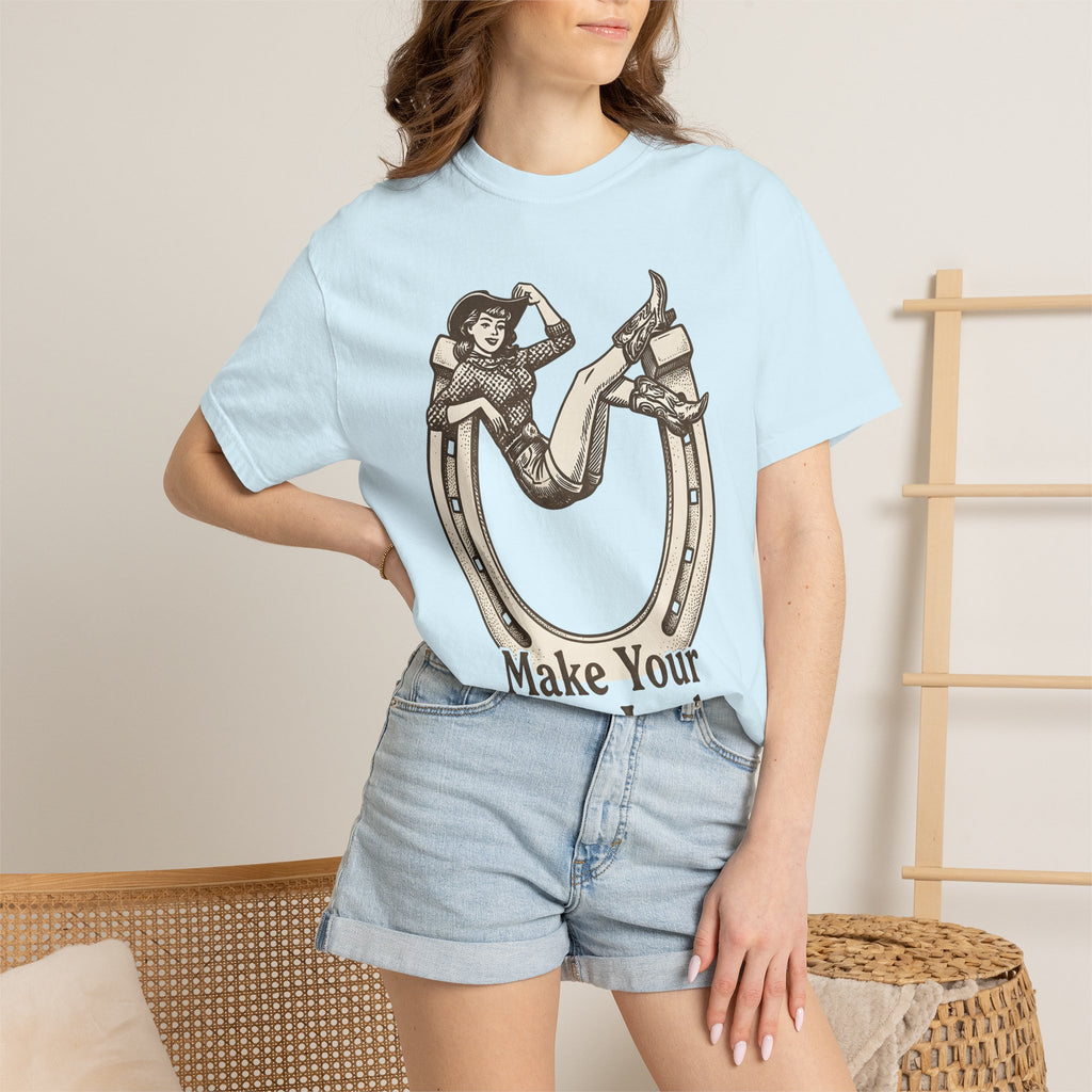 Cowgirl Graphic Shirt Cowgirl Western Gift Women Vintage Tee Rodeo T-Shirt Cowboy Fan Country Tshirt Western Design Retro Horseshoe Tshirt