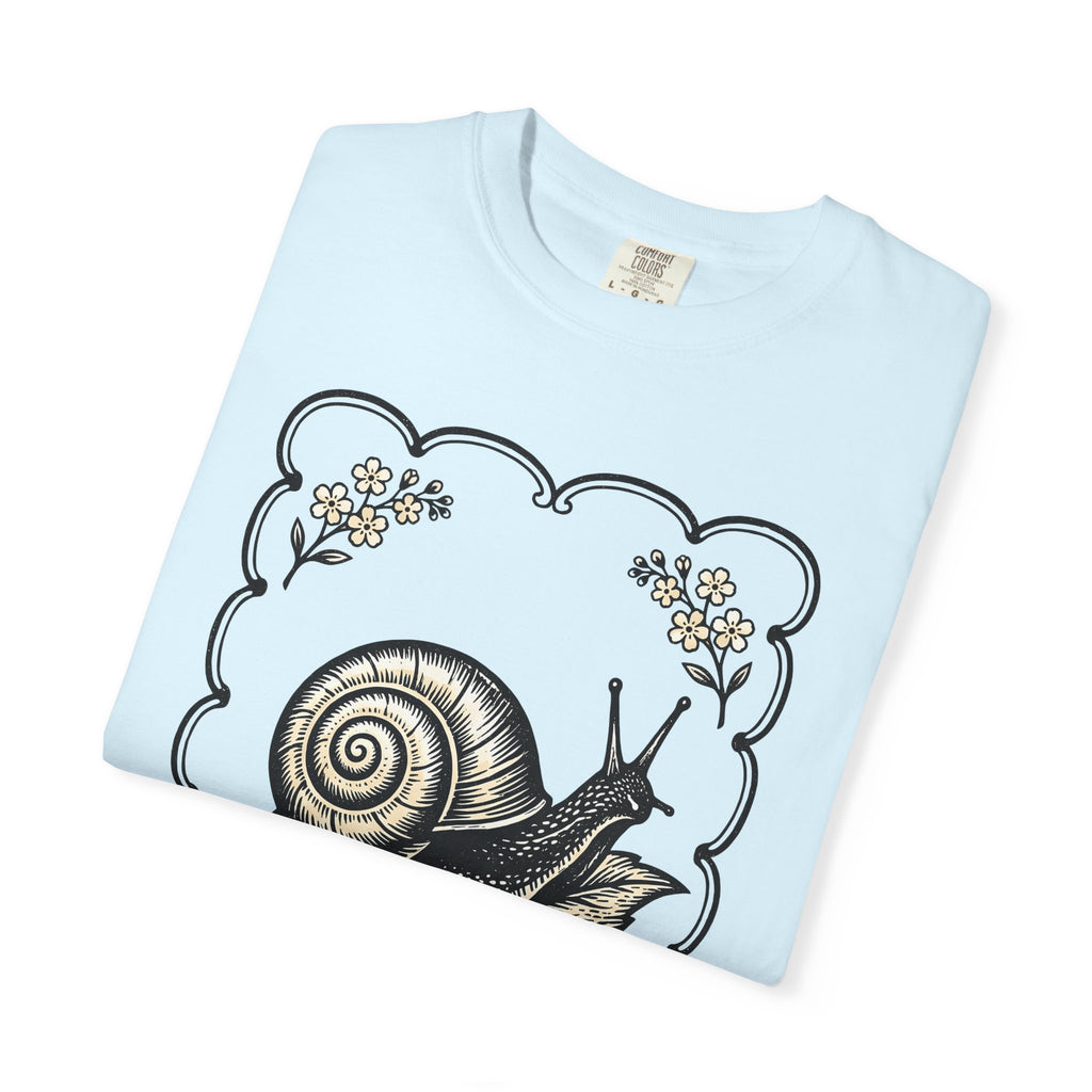 Snail Leaf Shirt Animals Botanical Gift Women Vintage Tee Slug T-Shirt Wildlife Fan Retro Tshirt Floral Graphic Hand Drawn Blossom Tshirt