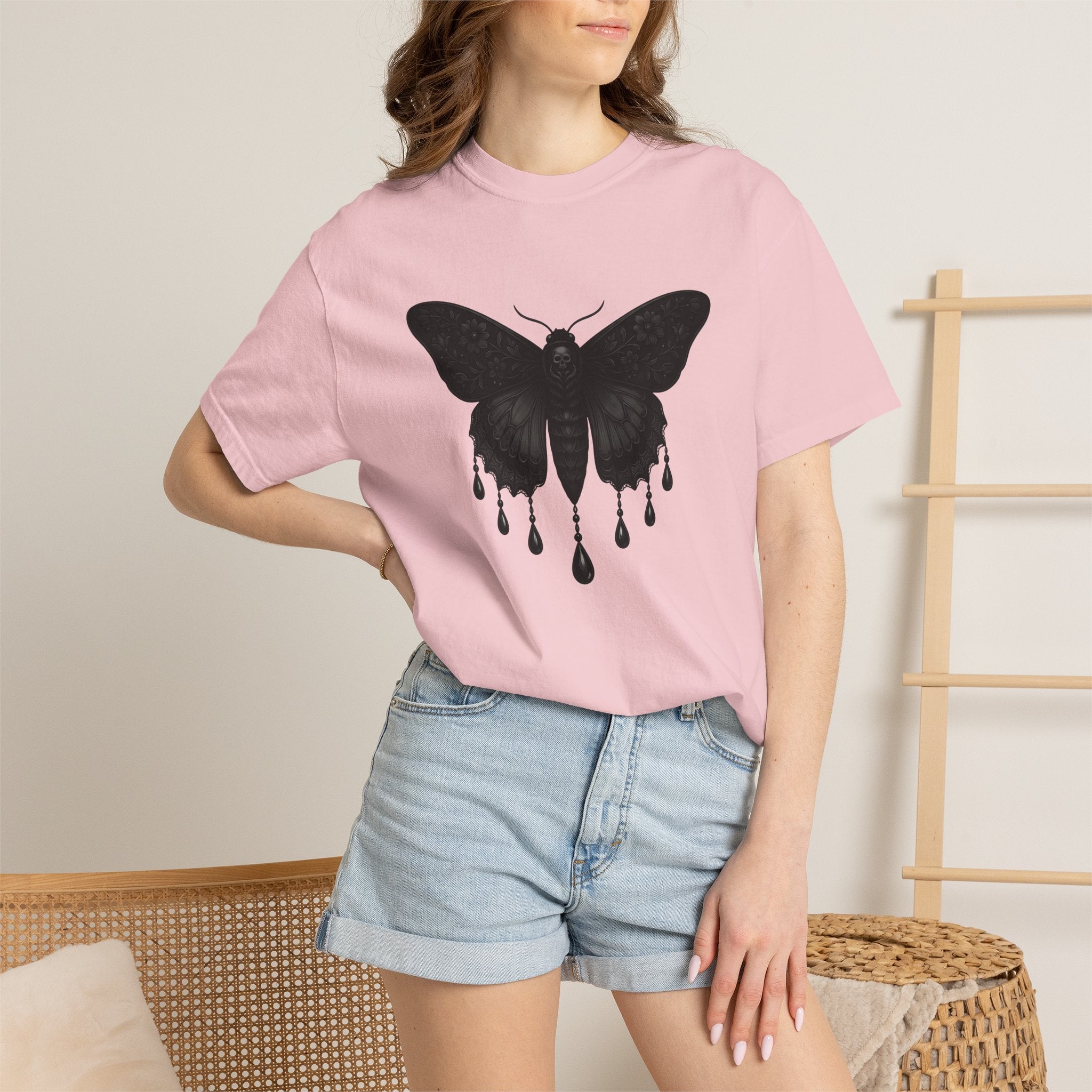 Spooky Moth Shirt Halloween Dark Gift Women Horror Art Tee Moth T-Shirt Horror Fan Macabre Graphic Tshirt Retro Bones Tshirt