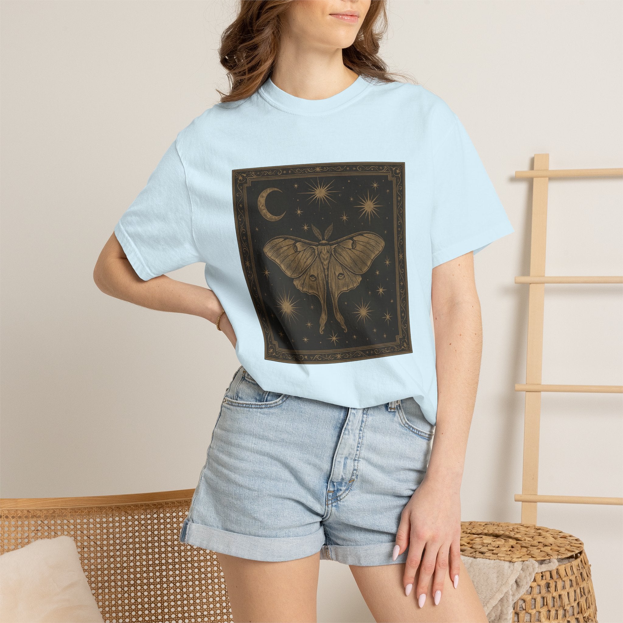 Luna Moth Shirt Animals Celestial Gift Women Vintage Tee Moth T-Shirt Wildlife Fan Actinic Tshirt Galaxy Graphic Boho Crescent Moon Tshirt