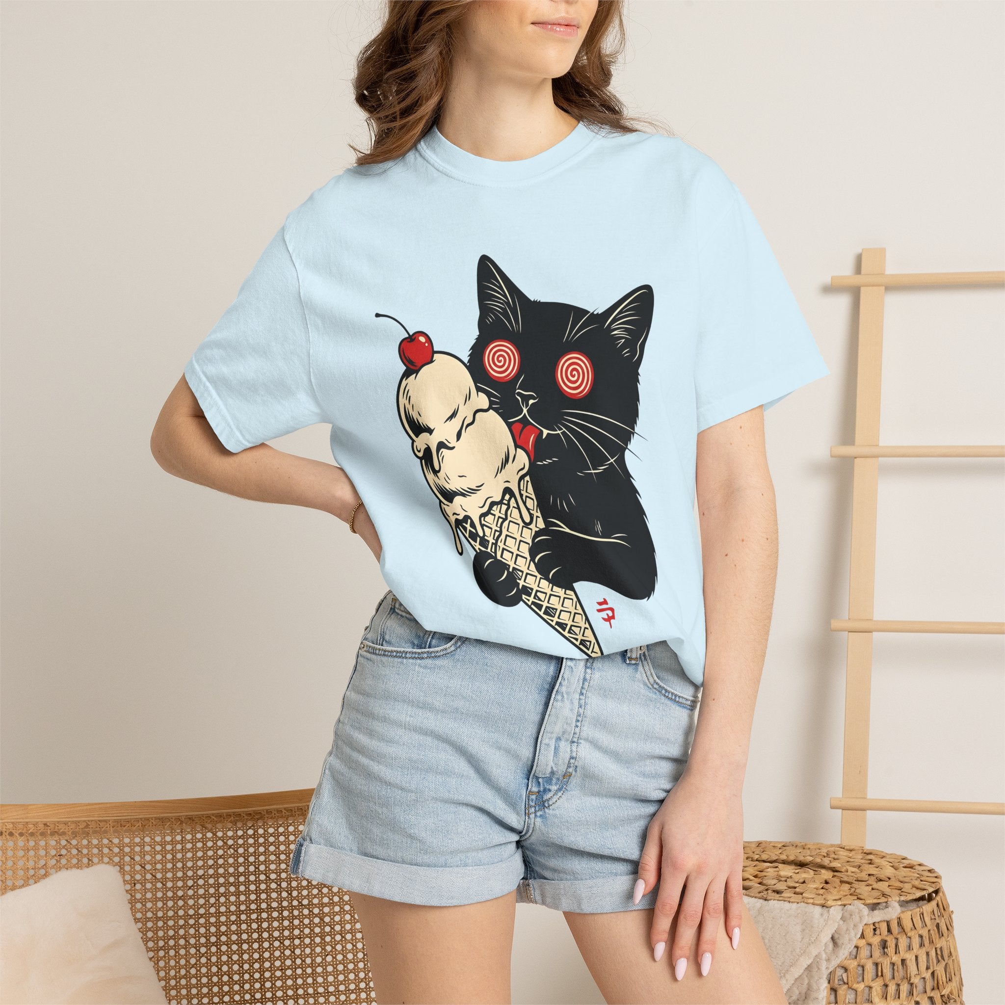 Black Cat Shirt Cat Food Gift Women Bold Graphic Tee Kitty T-Shirt Cat Fan Graphic Design Illustration Retro Ice Cream Cone Tshirt