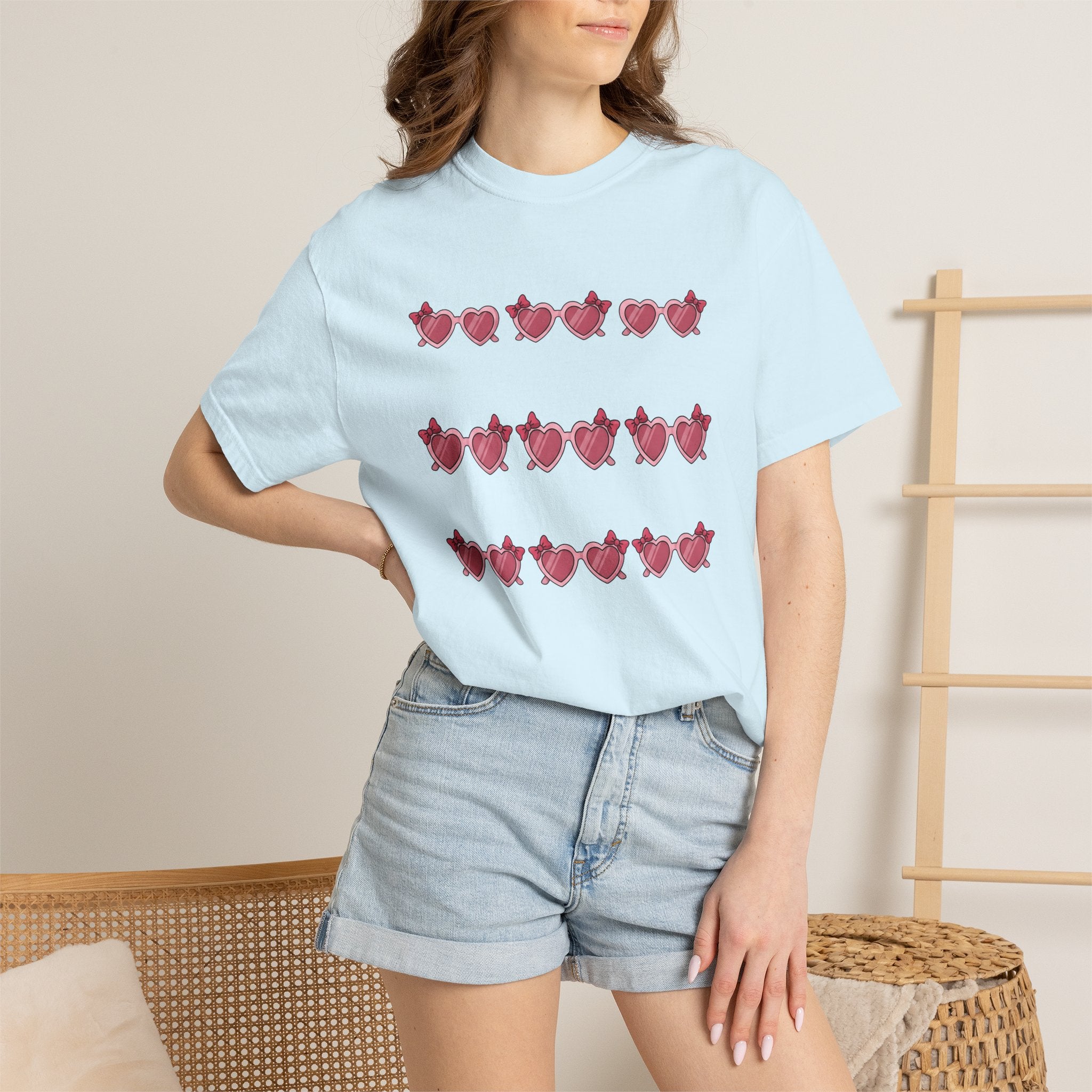 Heart Glasses Shirt Moms Adorable Gift Women Cartoon Tee Specs T-Shirt Mother Fan Spectacles Tshirt Cute Graphic Sketch Ribbon Tshirt