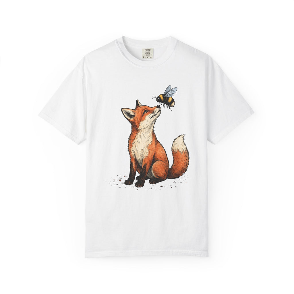 Fox Bee Shirt Animals Outdoors Gift Women Cartoon Tee Bee Fox T-Shirt Wildlife Fan Cartoonish Tshirt Nature Graphic Line Art Pollinator