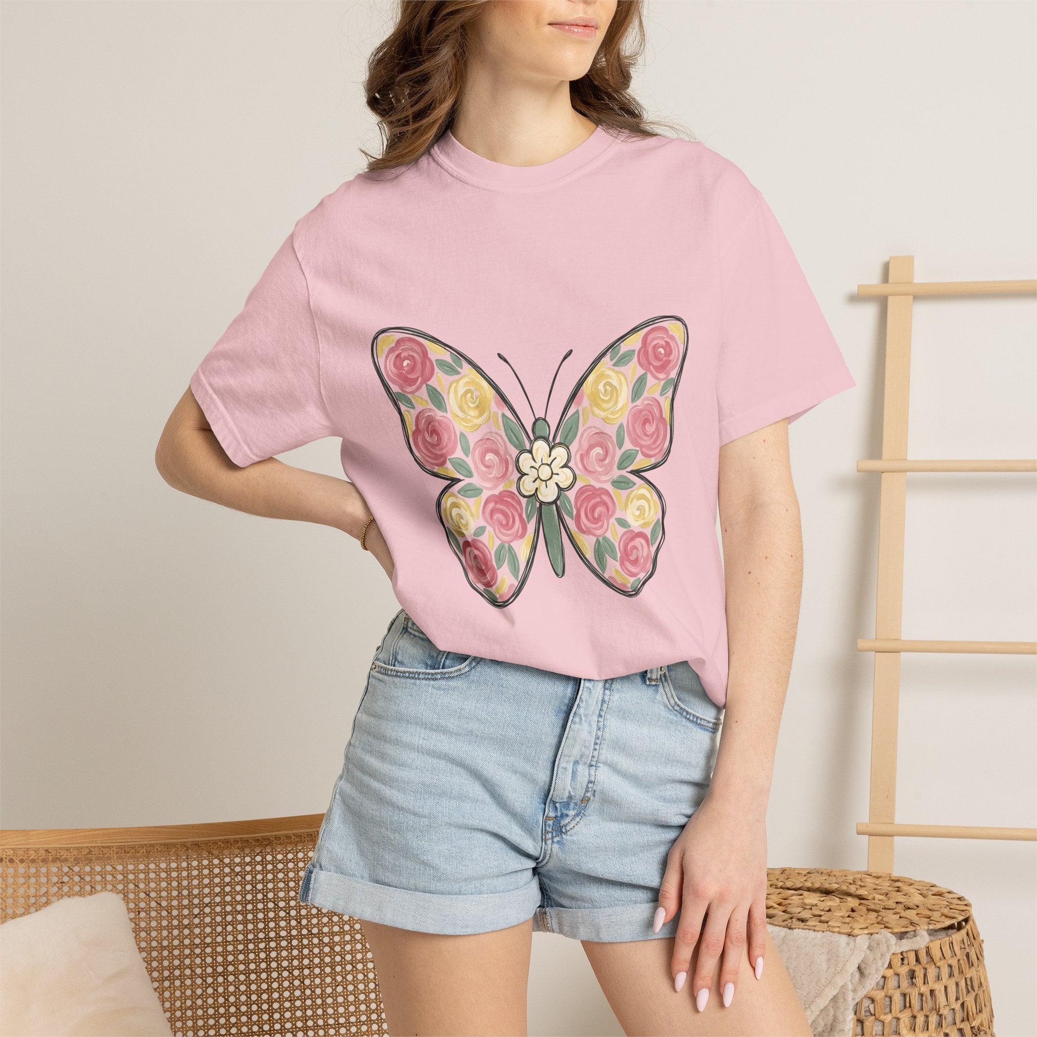 Flower Butterfly Shirt Easter Outdoors Gift Women Rustic Tee Butterfly T-Shirt Spring Fan Vintage Tshirt Camping Graphic Doodle Red Rose