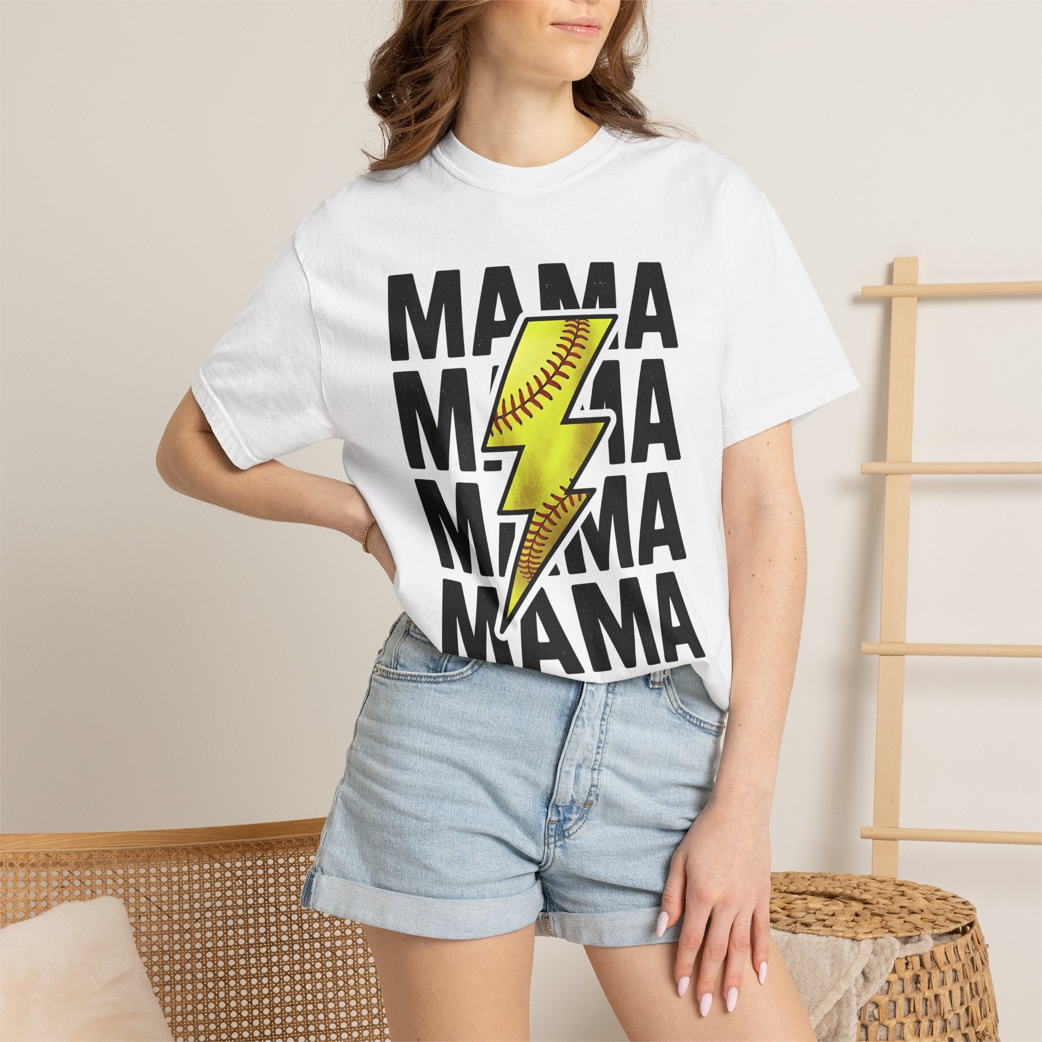 Softball Flash Bolt Shirt Moms Workout Gift Women Heavy Tee Fastpitch T-Shirt Mom Enthusiast Grunge Tshirt Fitness Graphic Retro Seam Tshirt