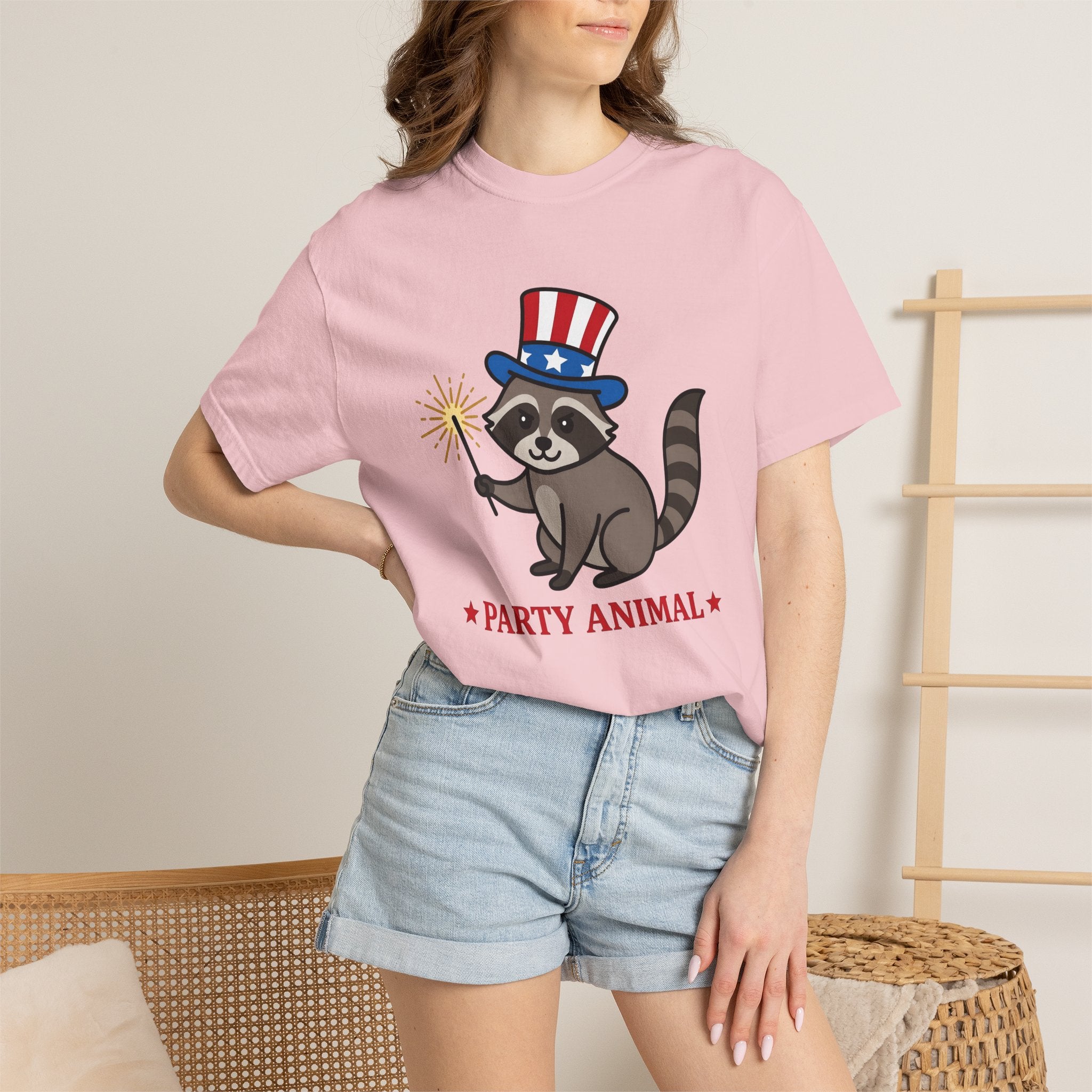 Raccoon Shirt 4th Of July Animal Gift Women Cartoon Tee Trash Panda T-Shirt Patriot Fan Cartoonish Tshirt Wildlife Graphic Retro Sparkler