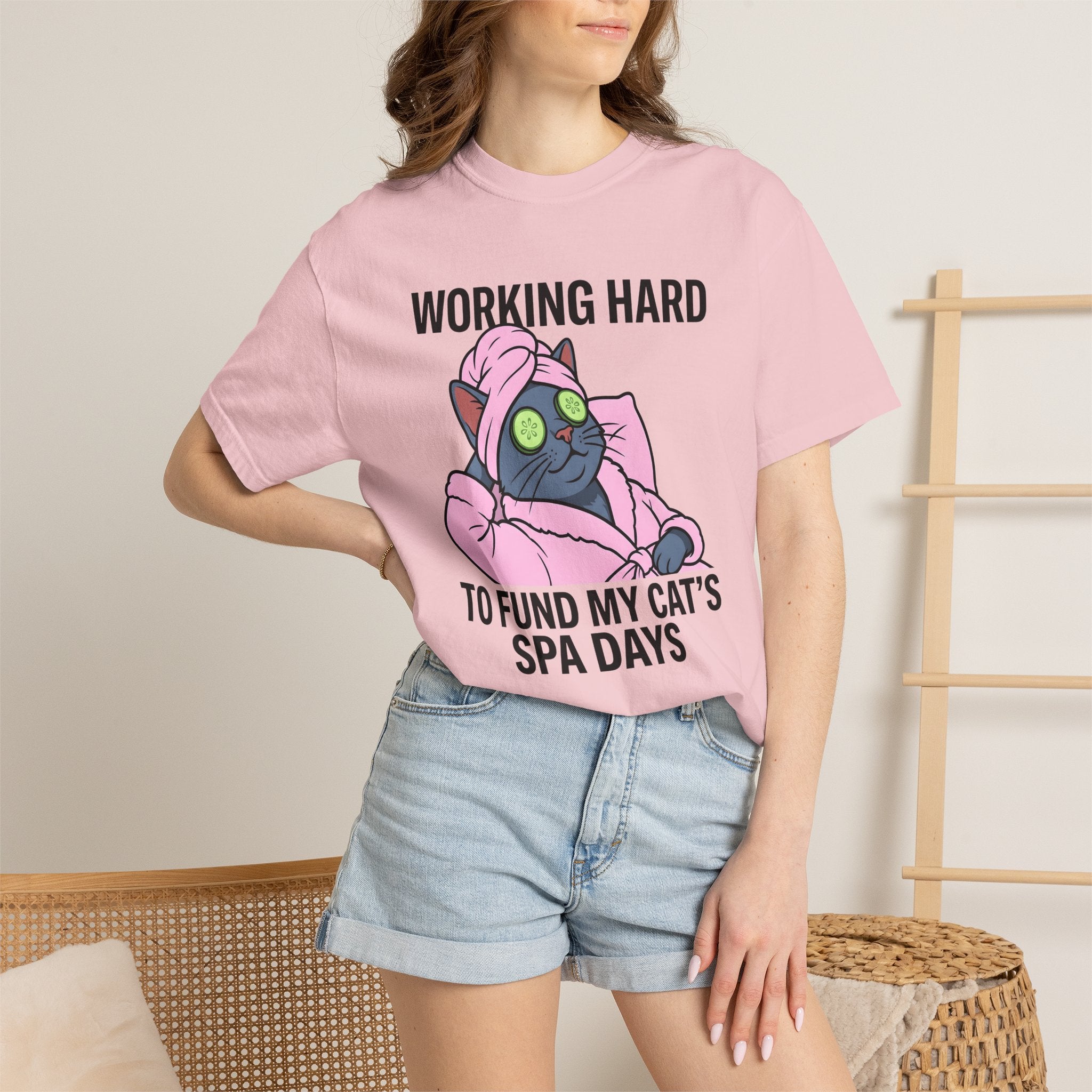 Chilled Cat Shirt Cat Comedy Gift Women Drawing Tee Kitten T-Shirt Cat Fan Cartoon Tshirt Humor Graphic Lighthearted Cucumber Pieces Tshirt