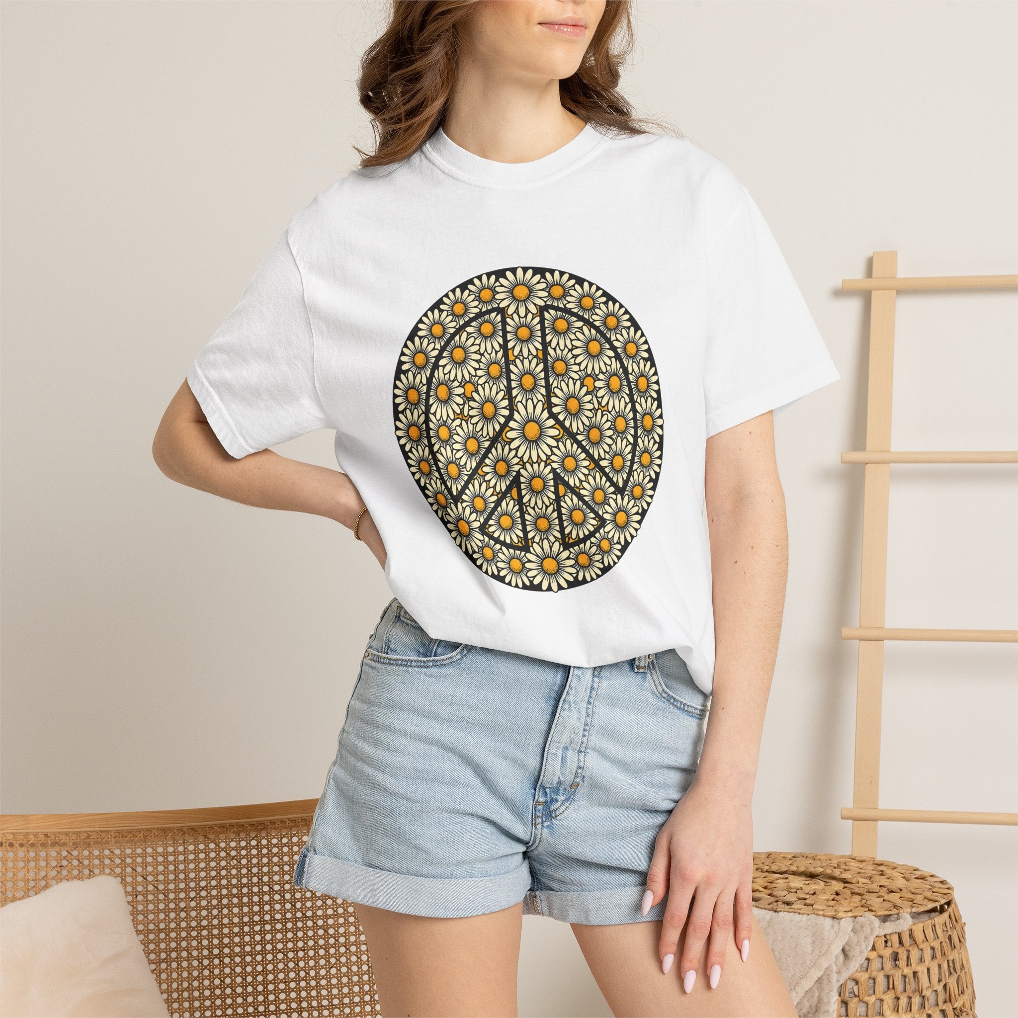 Daisy Peace Sign Shirt Hippie Flower Gift Women Boho Tee Peace Symbol T-Shirt Bohemian Fan Hippie Chic Graphic Retro Floral Tshirt