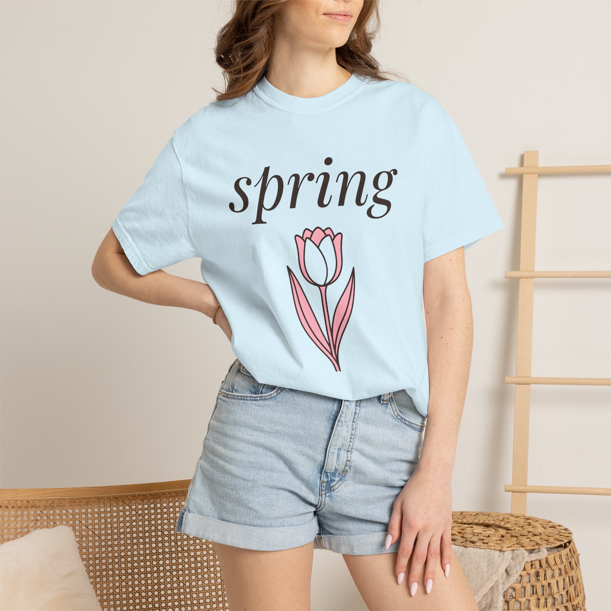 Tulip Bloom Shirt Spring Outdoors Gift Women Simple Tee Tulip T-Shirt Springtime Fan Minimalist Tshirt Nature Graphic Contemporary Flower
