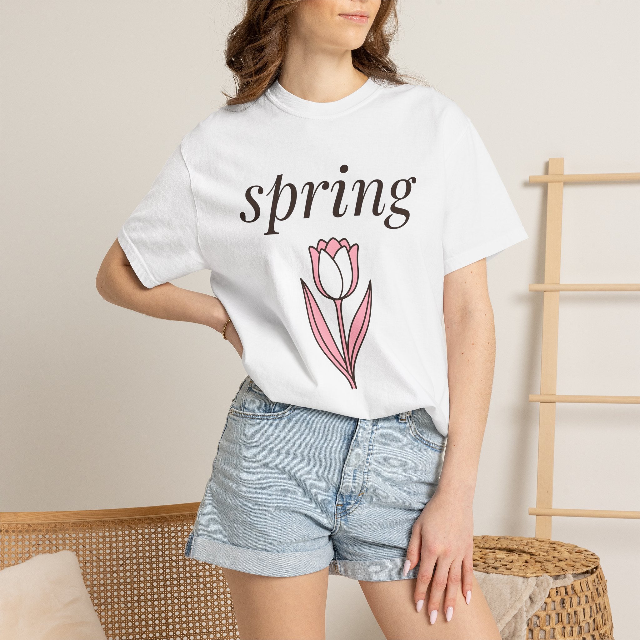 Tulip Bloom Shirt Spring Outdoors Gift Women Simple Tee Tulip T-Shirt Springtime Fan Minimalist Tshirt Nature Graphic Contemporary Flower