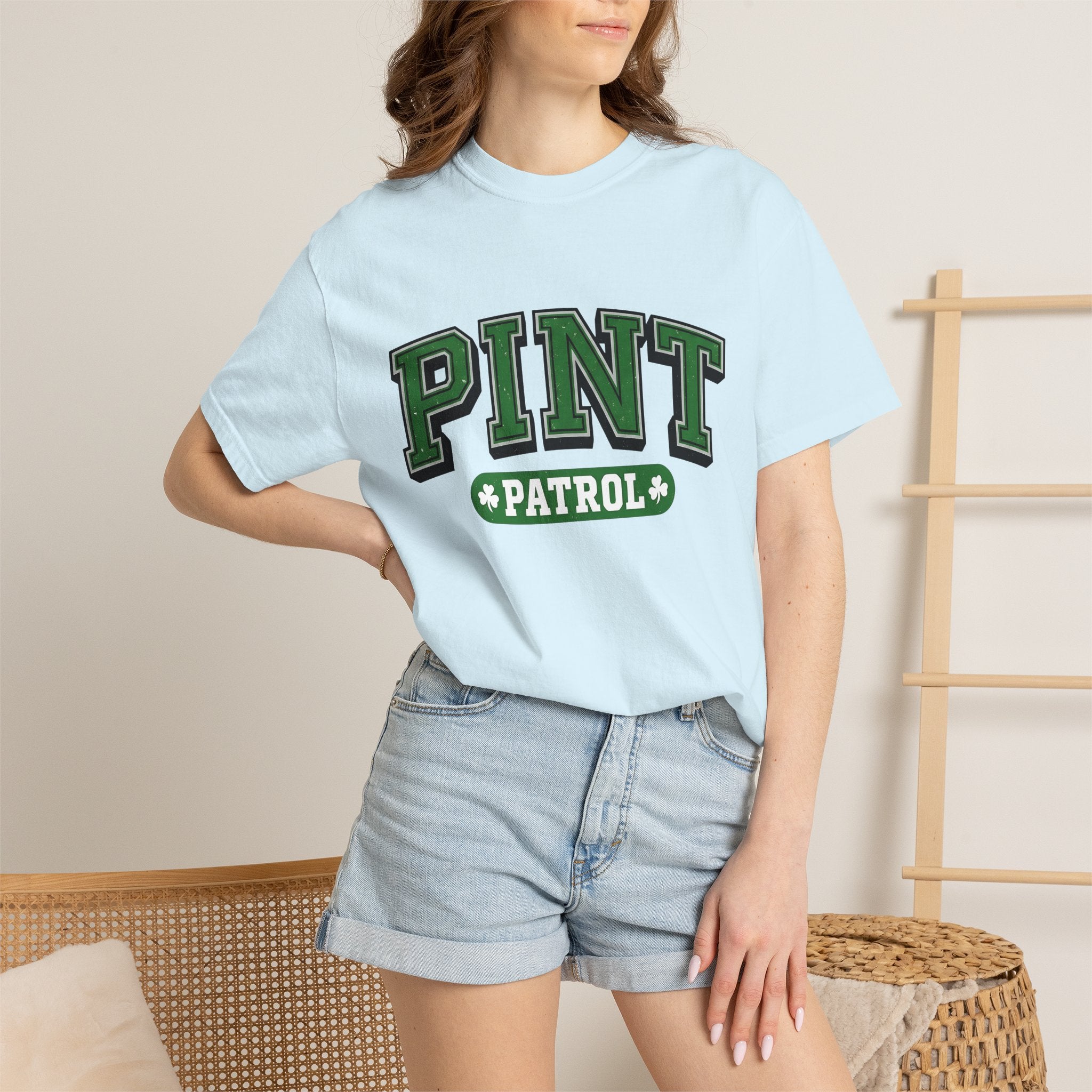 Pub Glass Saying Shirt St Patrick's Day Alcohol Gift Women Varsity Tee Pint Glass T-Shirt Irish Fan Retro Tshirt Drinking Graphic Vintage