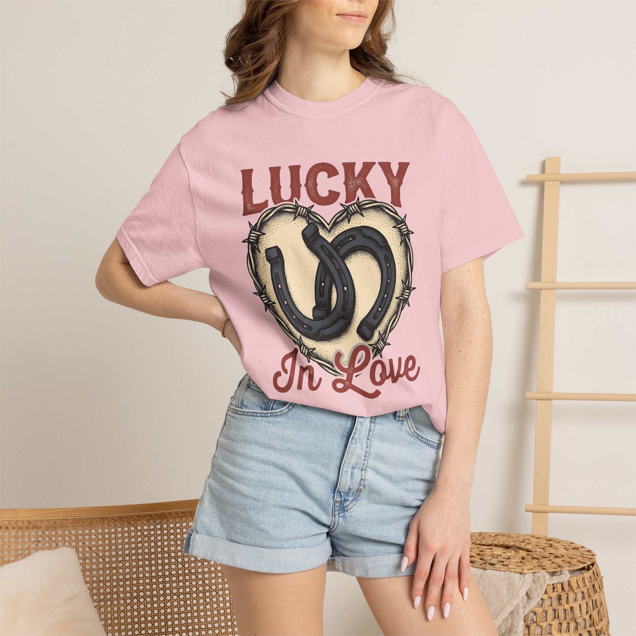 Horseshoe Heart Shirt Valentines Ranch Gift Women Distressed Tee Heart Symbol T-Shirt Valentine Fan Vintage Tshirt Farmhouse Graphic Doodle