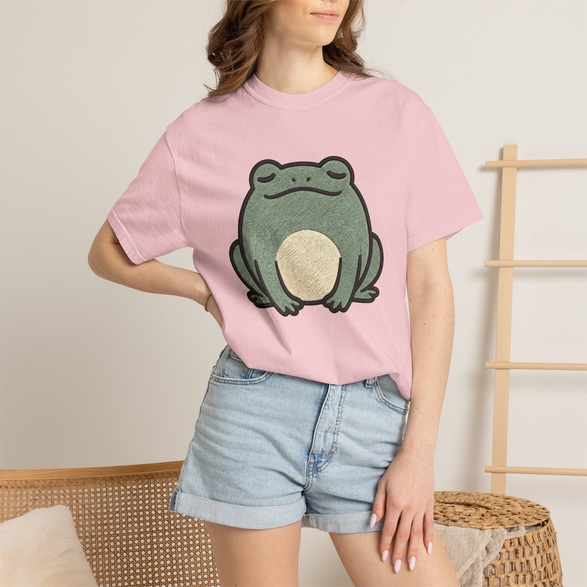 Frog Graphic Shirt Animals Nature Gift Women Embroidery Tee Toad T-Shirt Wildlife Fan Stitched Tshirt Environmental Graphic Minimalist