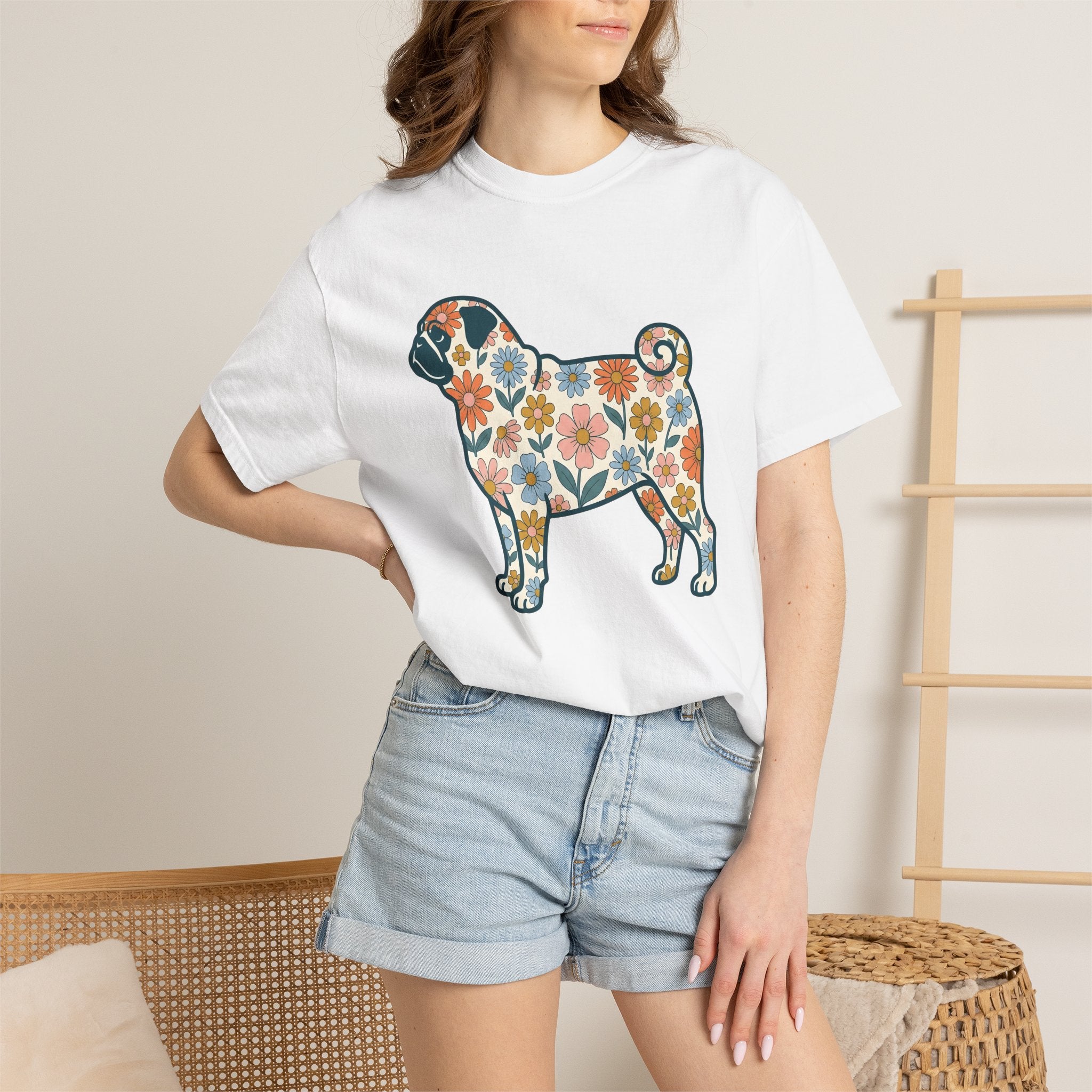 Pug Dog Shirt Dog Floral Gift Women Floral Graphic Tee Puggle T-Shirt Dog Fan Graphic Tshirt Botanical Illustration Retro Daisy Tshirt