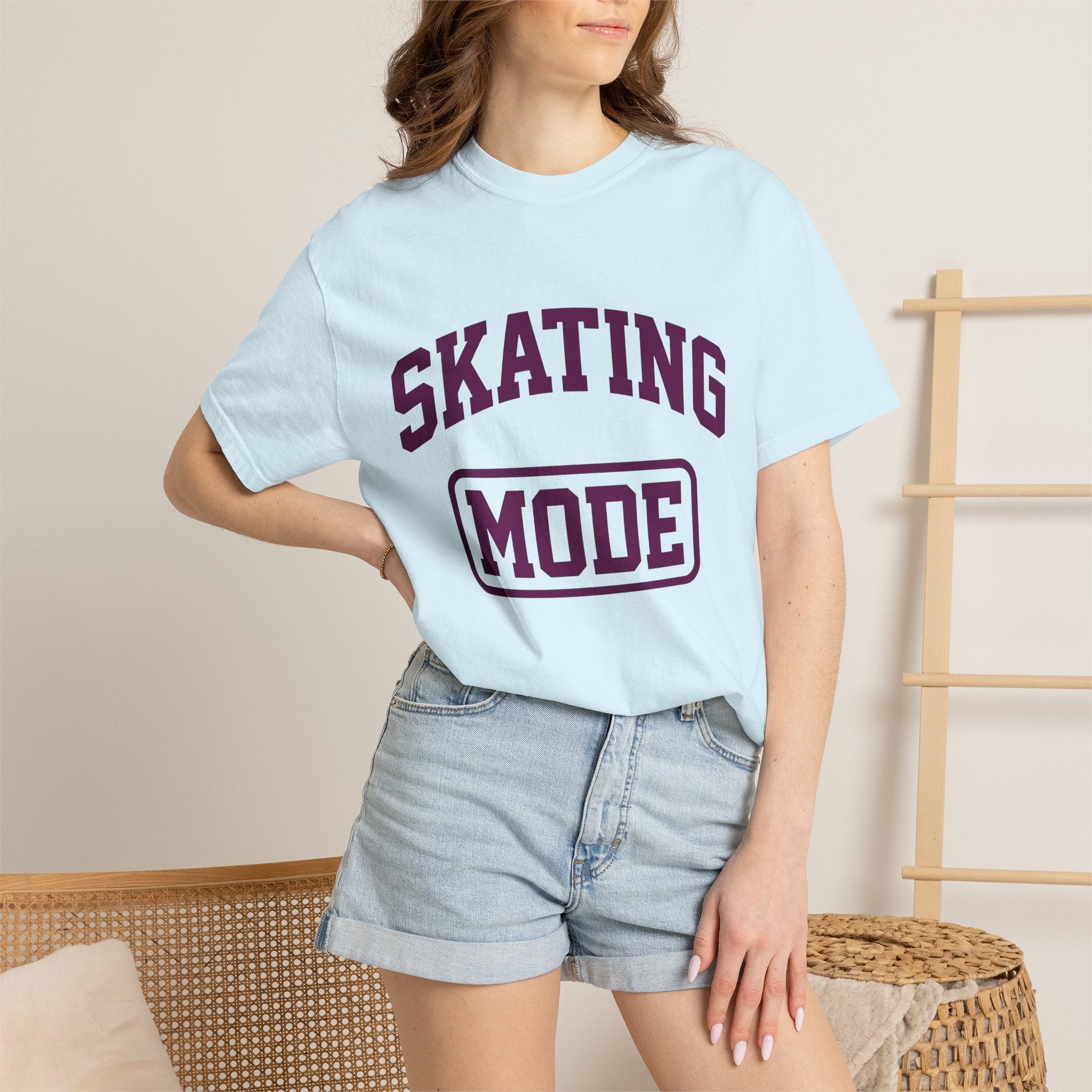 Varsity Text Shirt Skating Fitness Gift Women Bold Tee Lettering T-Shirt Skater Fan Typography Tshirt Workout Graphic Retro Skater Tshirt