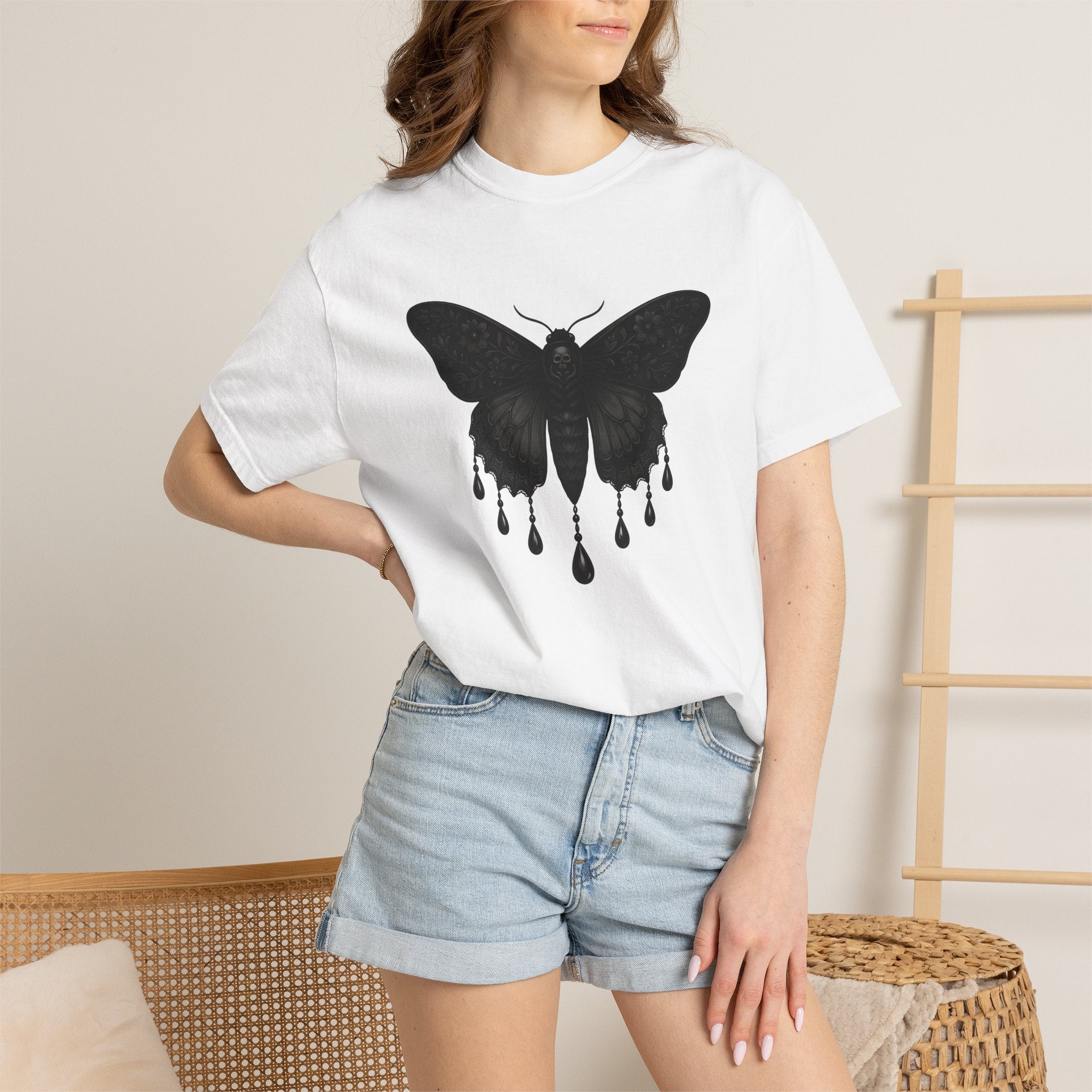 Spooky Moth Shirt Halloween Dark Gift Women Horror Art Tee Moth T-Shirt Horror Fan Macabre Graphic Tshirt Retro Bones Tshirt