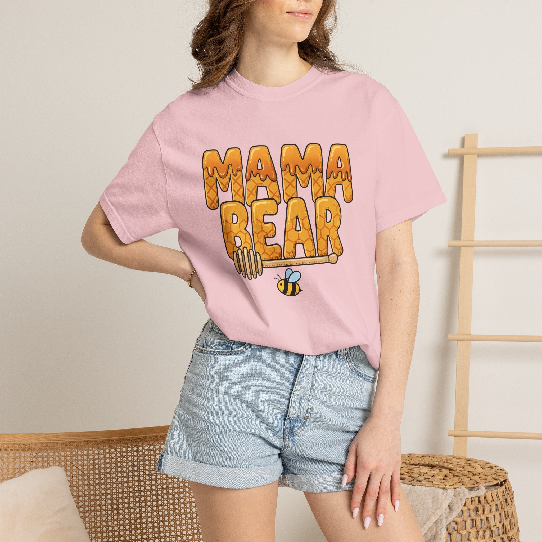 Honeycomb Text Shirt Moms Family Gift Women Cartoon Tee Honeycomb T-Shirt Motherhood Fan Comic Tshirt Clan Graphic Retro Bee Tshirt