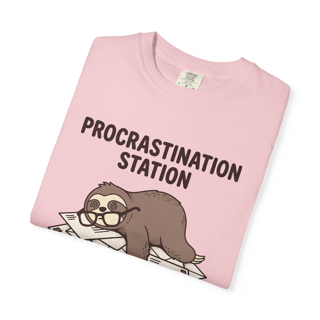 Sloth Mail Shirt Funny Animal Gift Women Cartoon Tee Mail Carrier T-Shirt Humor Fan Comic Tshirt Wildlife Graphic Doodle Glasses Tshirt